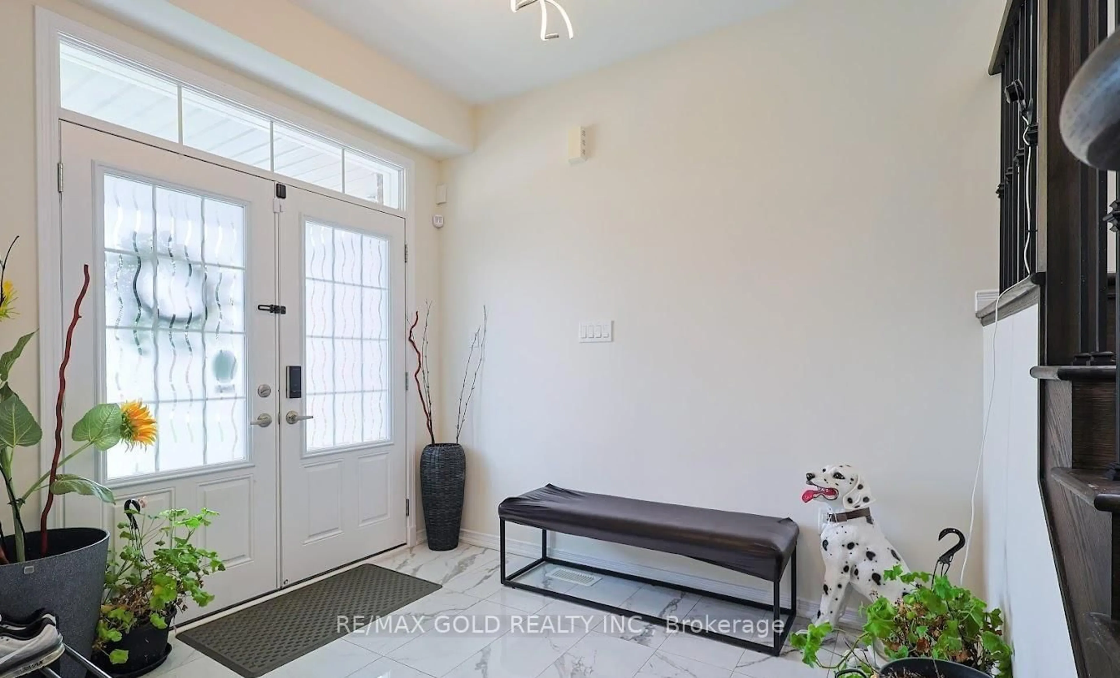 Indoor entryway for 7892 Odell Cres, Niagara Falls Ontario L2H 3R6