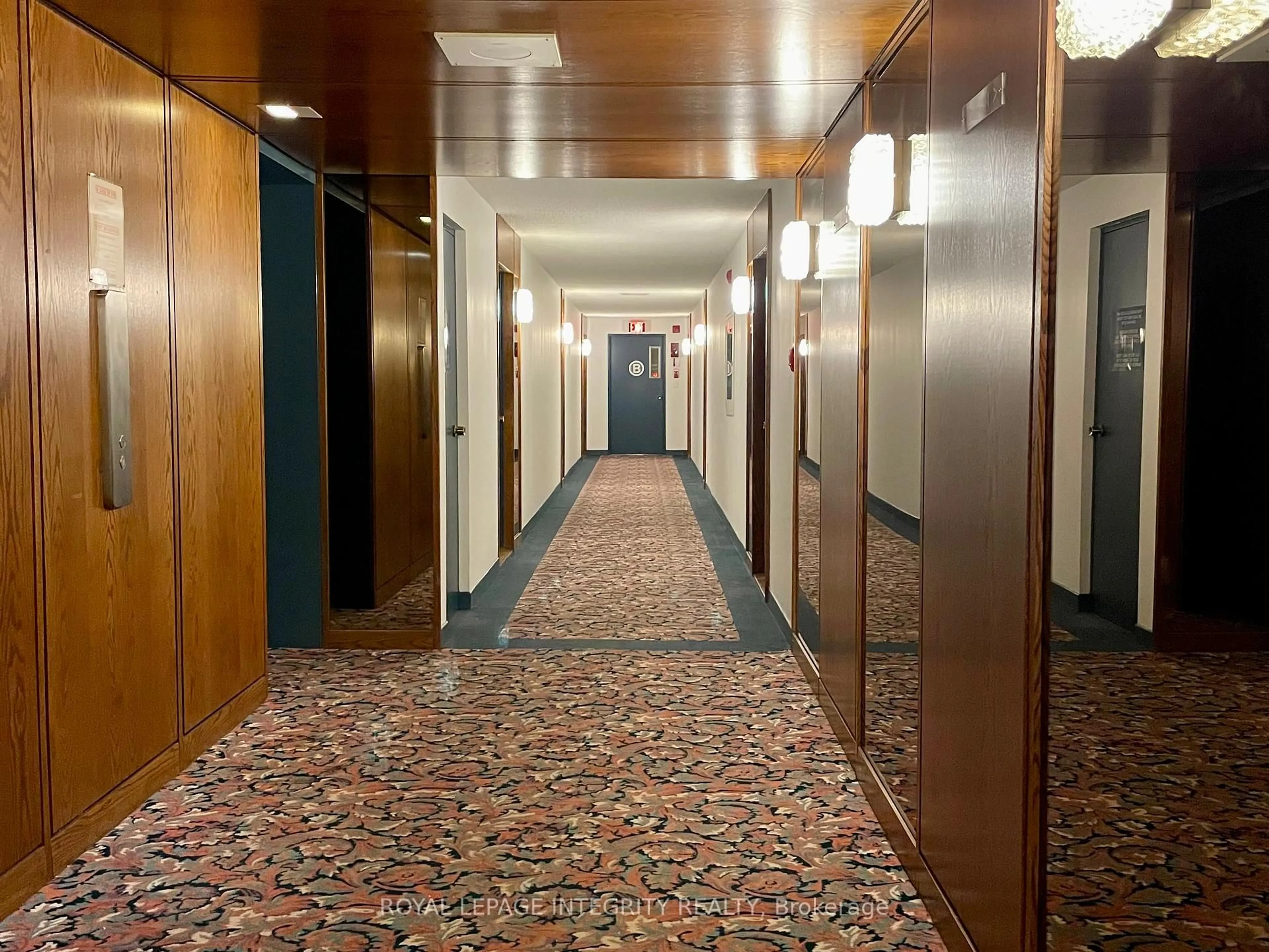 Indoor foyer for 1285 Cahill Dr #1203, Ottawa Ontario K1V 9A7