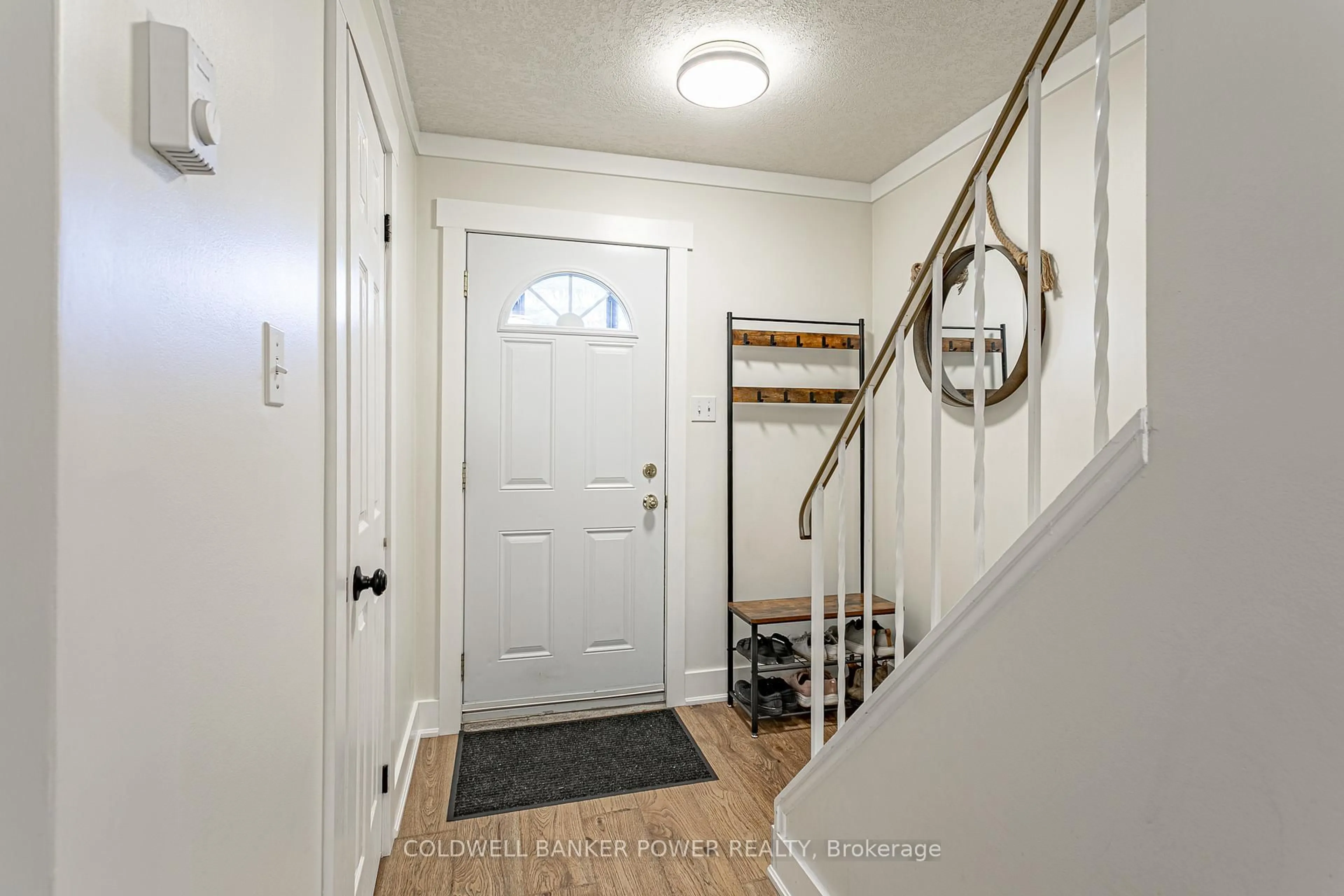 Indoor entryway for 166 SOUTHDALE Rd #154, London South Ontario N6J 2J1