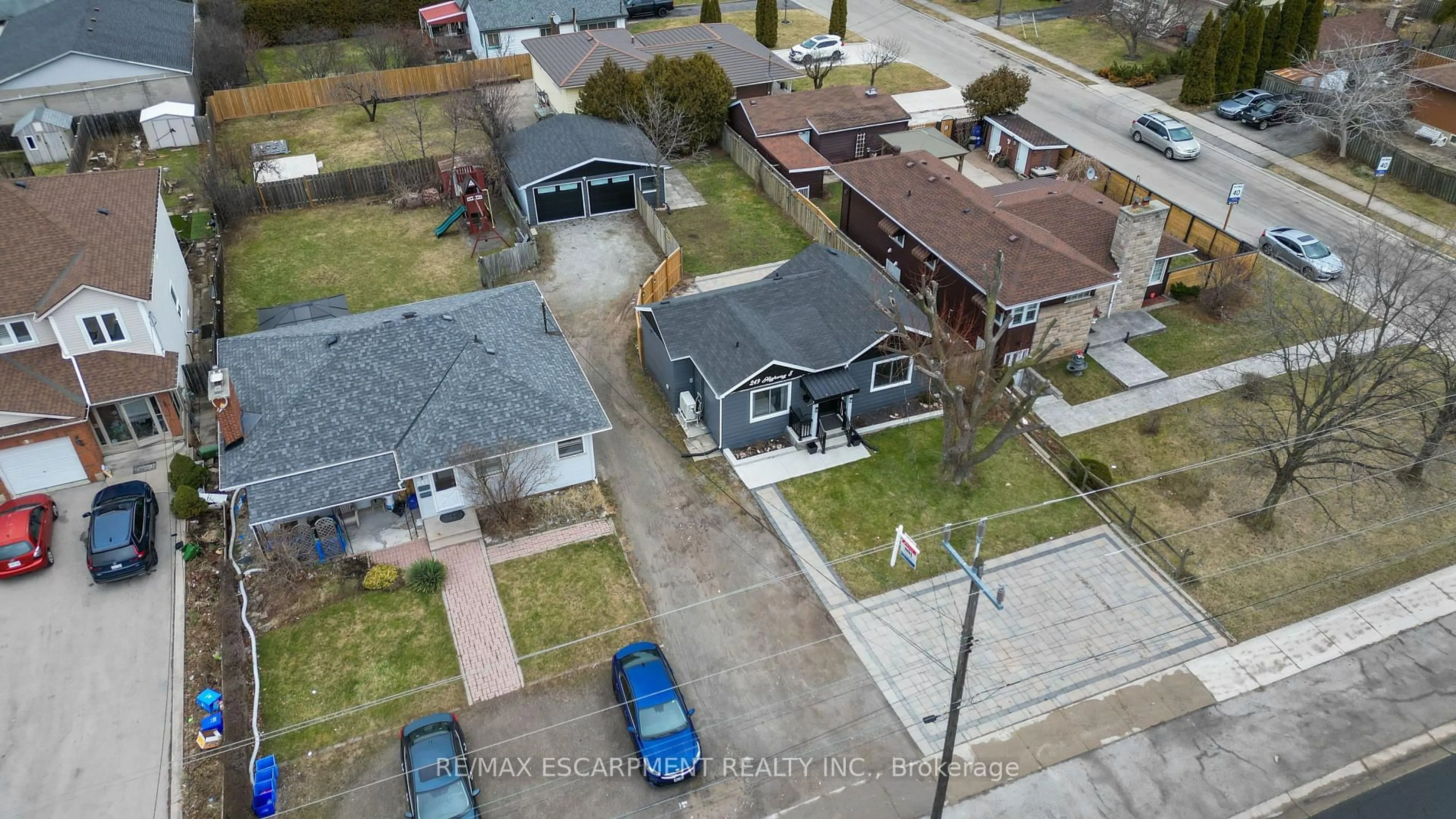 A pic from outside/outdoor area/front of a property/back of a property/a pic from drone, street for 249 Highway 8, Hamilton Ontario L8G 1E2