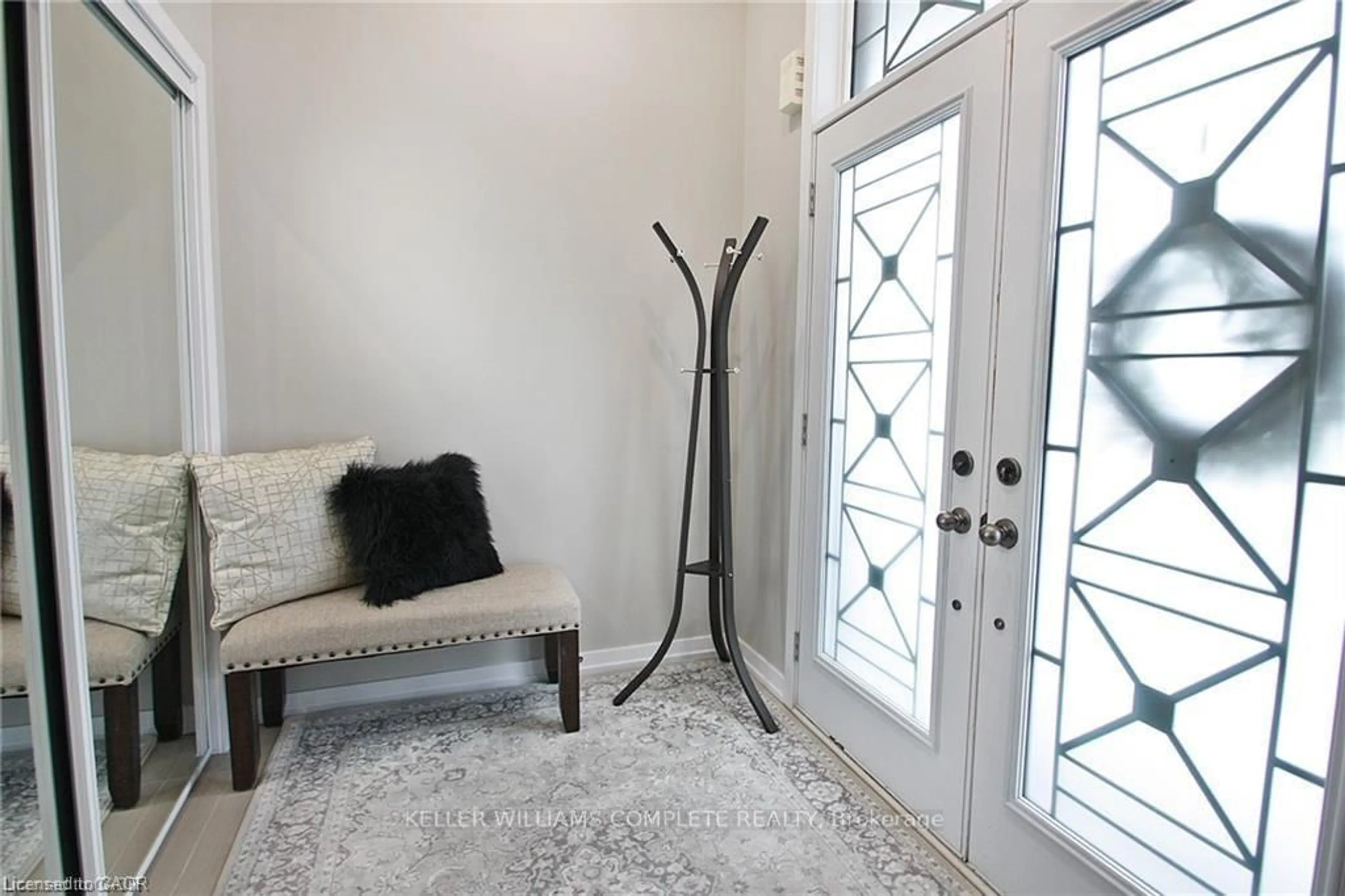 Indoor entryway for 23 SCARLETWOOD St, Hamilton Ontario L8J 0K8