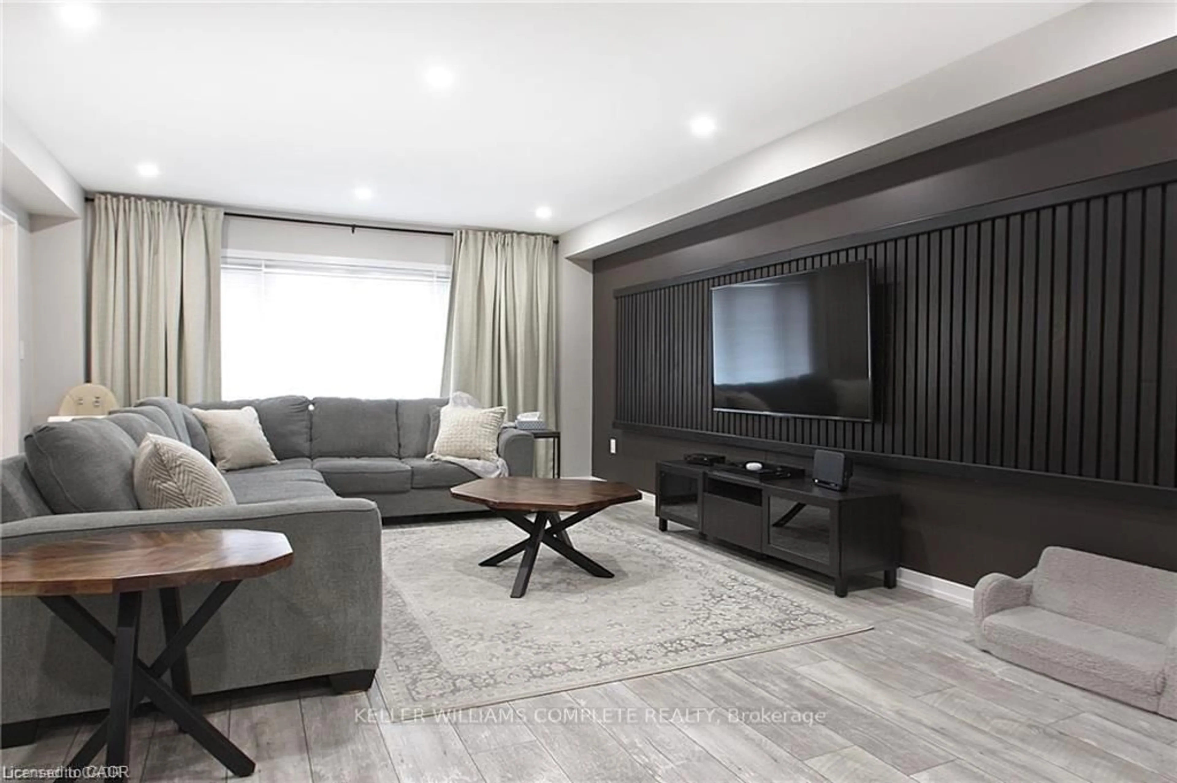 Living room with furniture, unknown for 23 SCARLETWOOD St, Hamilton Ontario L8J 0K8