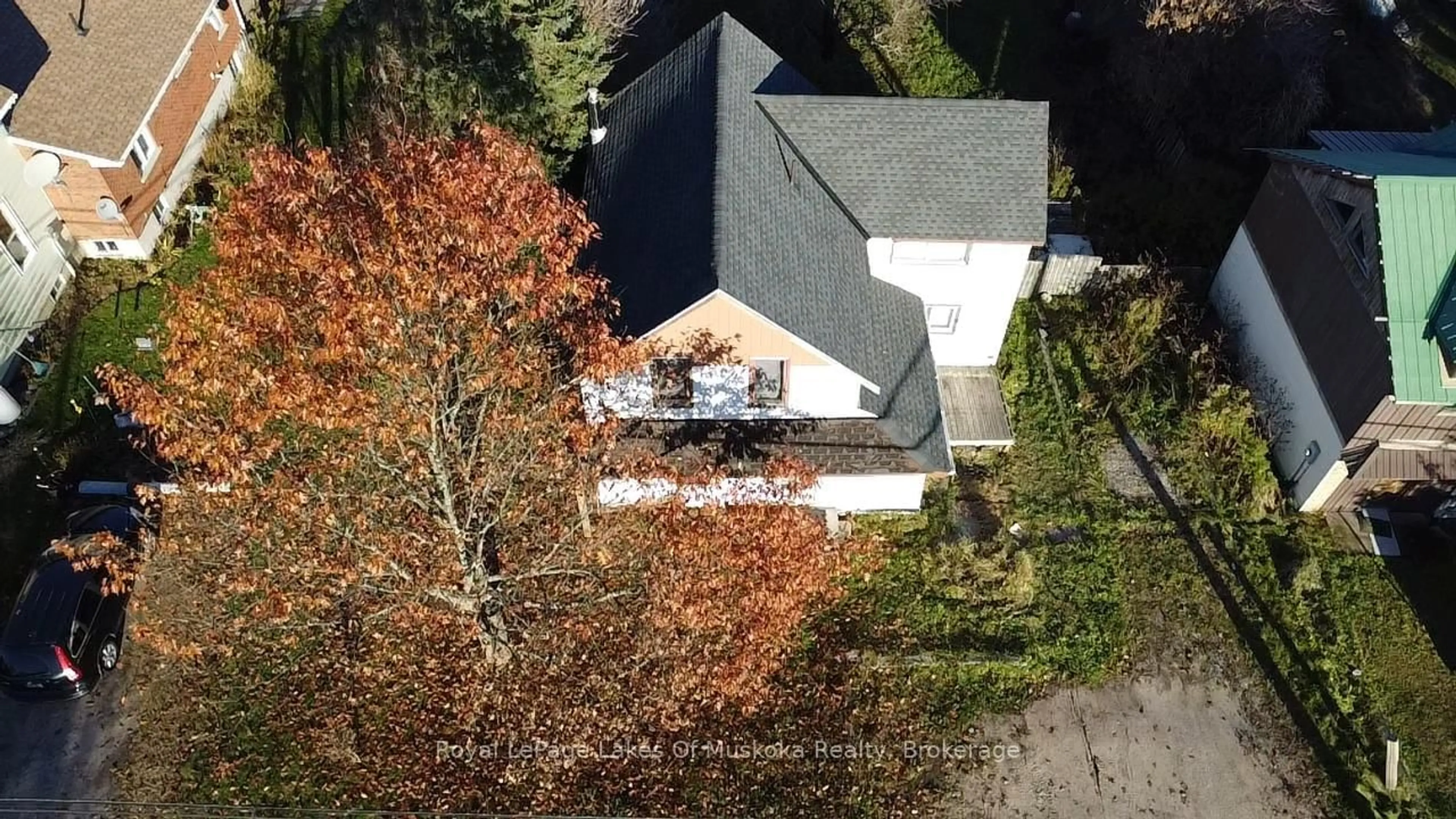 A pic from outside/outdoor area/front of a property/back of a property/a pic from drone, street for 134 Main St, Burk's Falls Ontario P0A 1C0