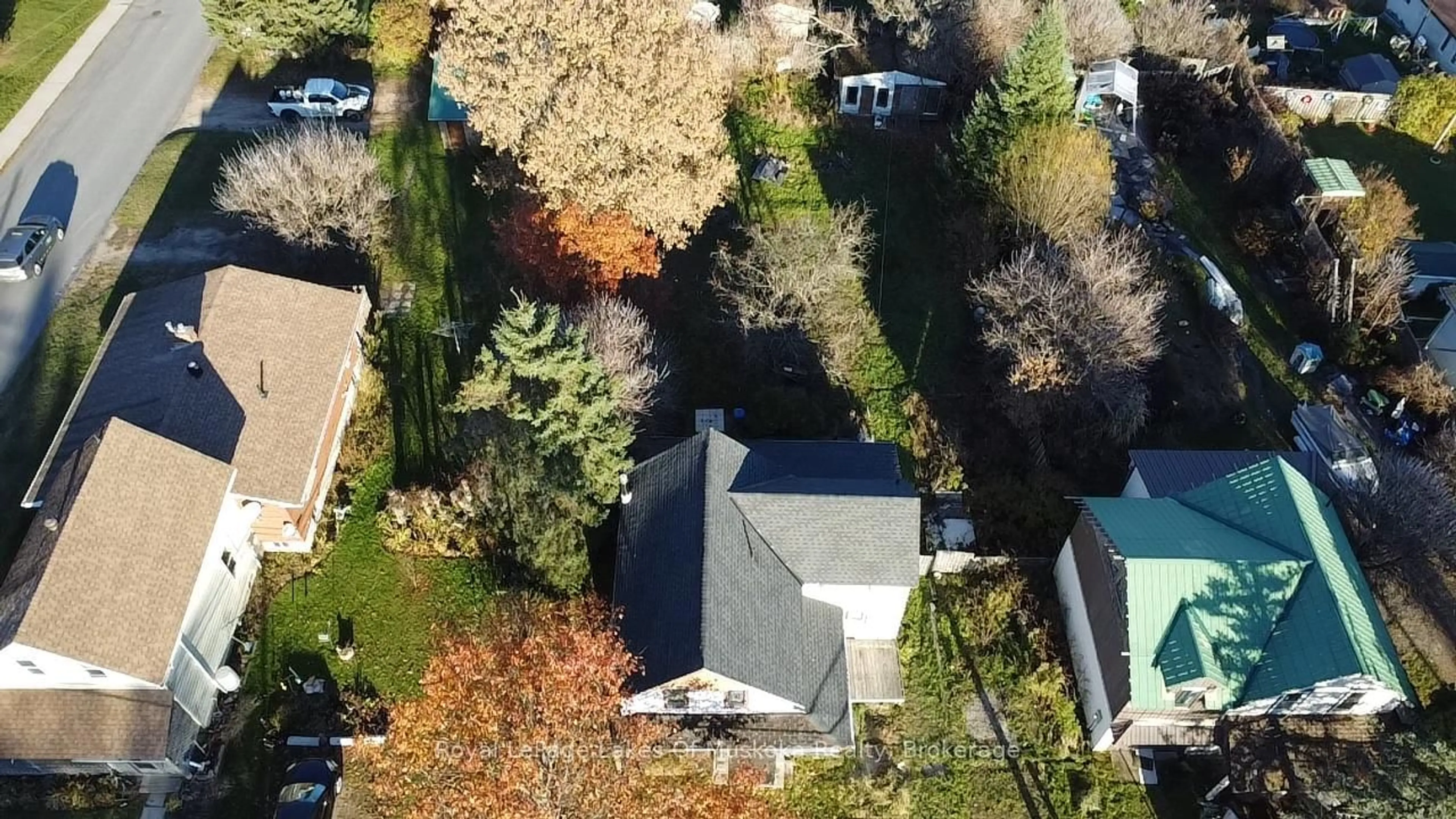 A pic from outside/outdoor area/front of a property/back of a property/a pic from drone, street for 134 Main St, Burk's Falls Ontario P0A 1C0