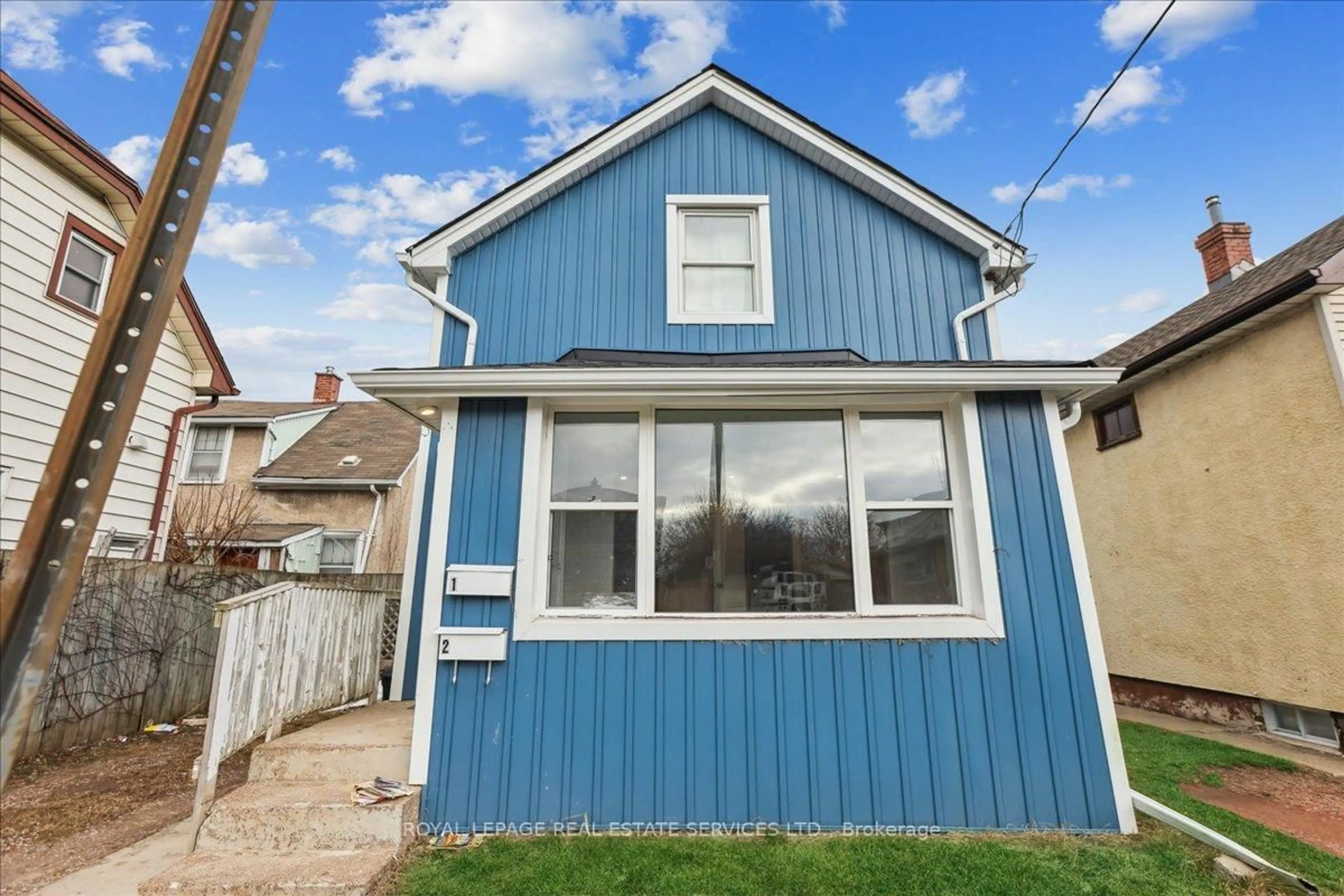 Home with vinyl exterior material, street for 19 Seneca St, St. Catharines Ontario L2R 2V1