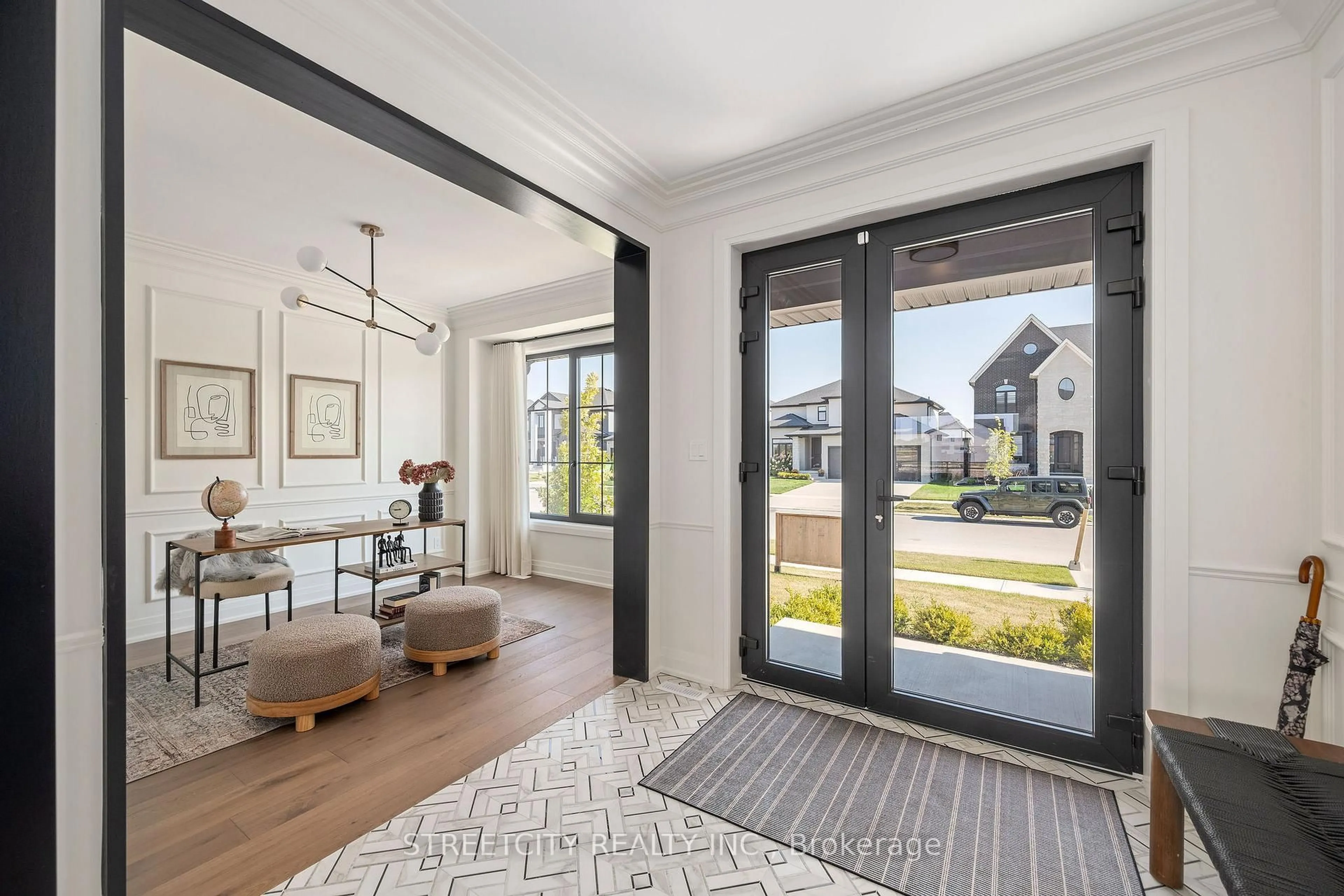 Indoor entryway for 6354 Old Garrison Blvd, London South Ontario N6P 0H3