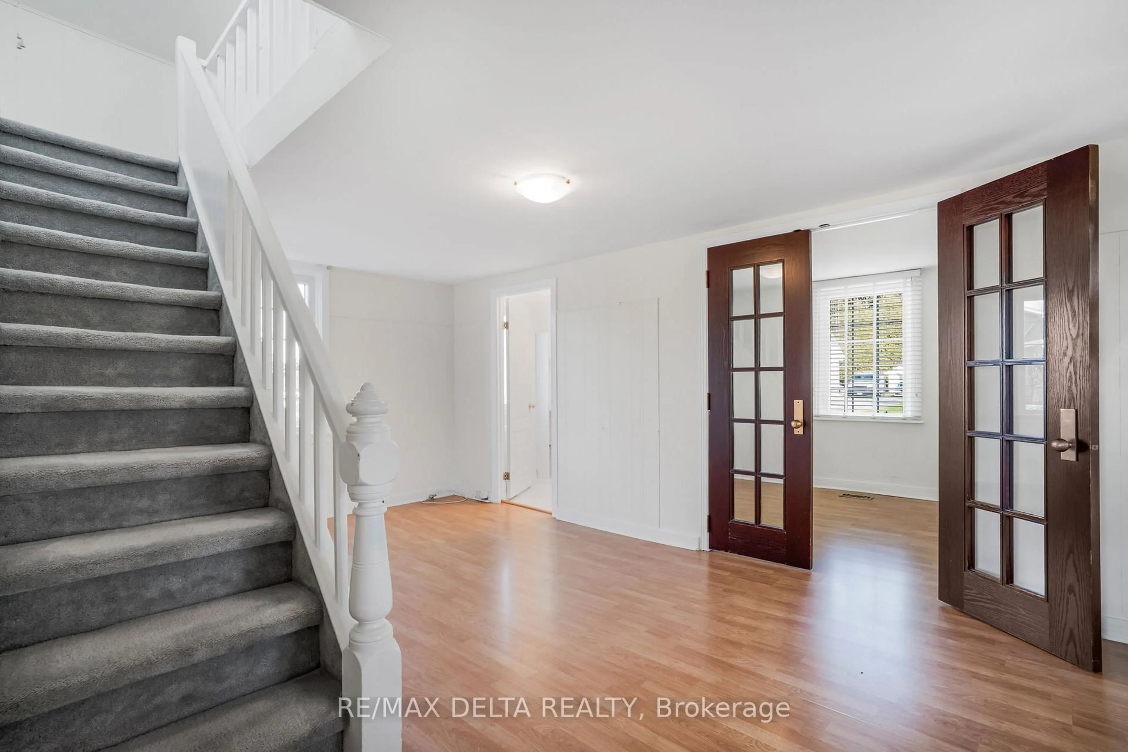 Indoor entryway for 1902 Landry Rd, Clarence-Rockland Ontario K0A 1N0