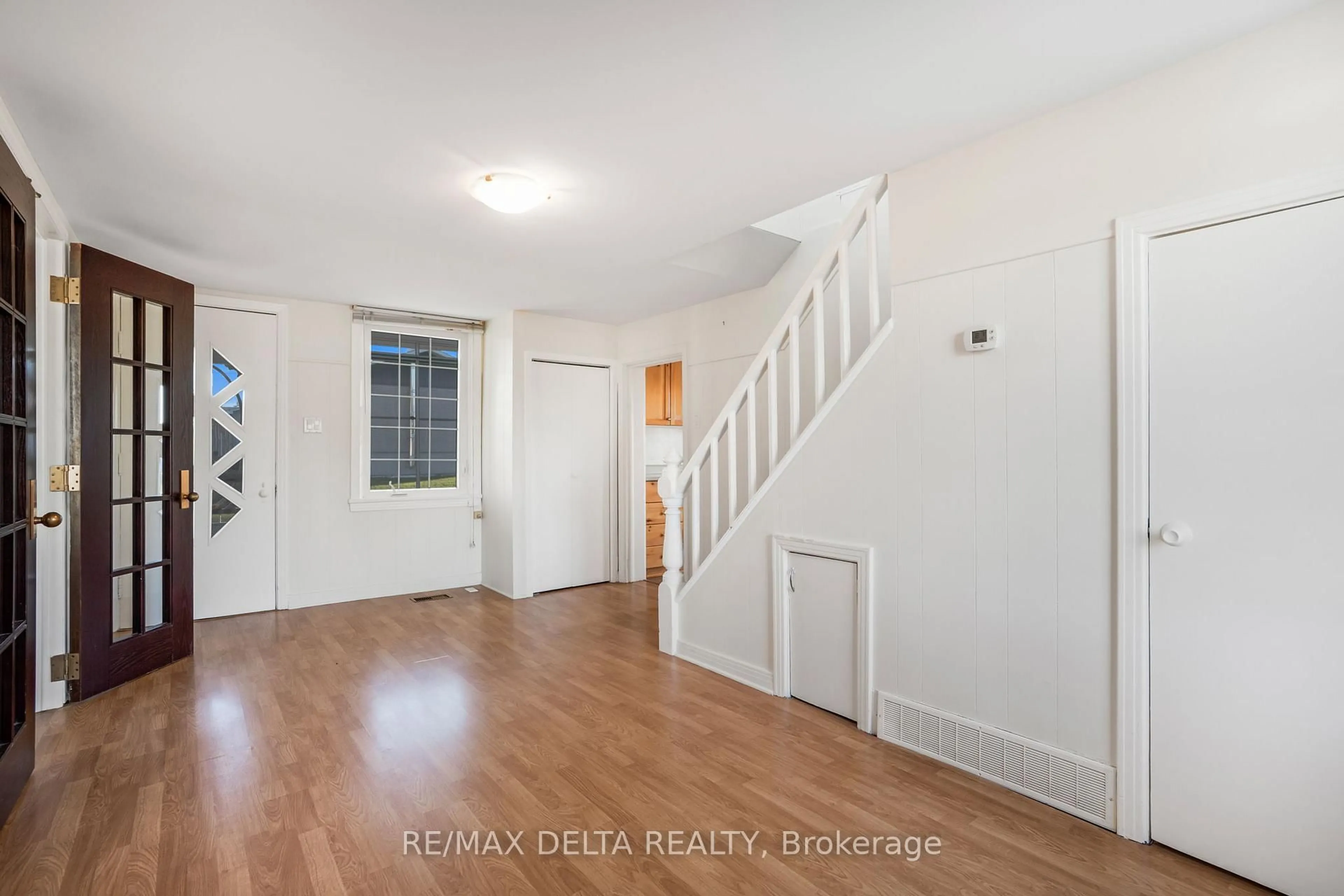 Indoor entryway for 1902 Landry Rd, Clarence-Rockland Ontario K0A 1N0