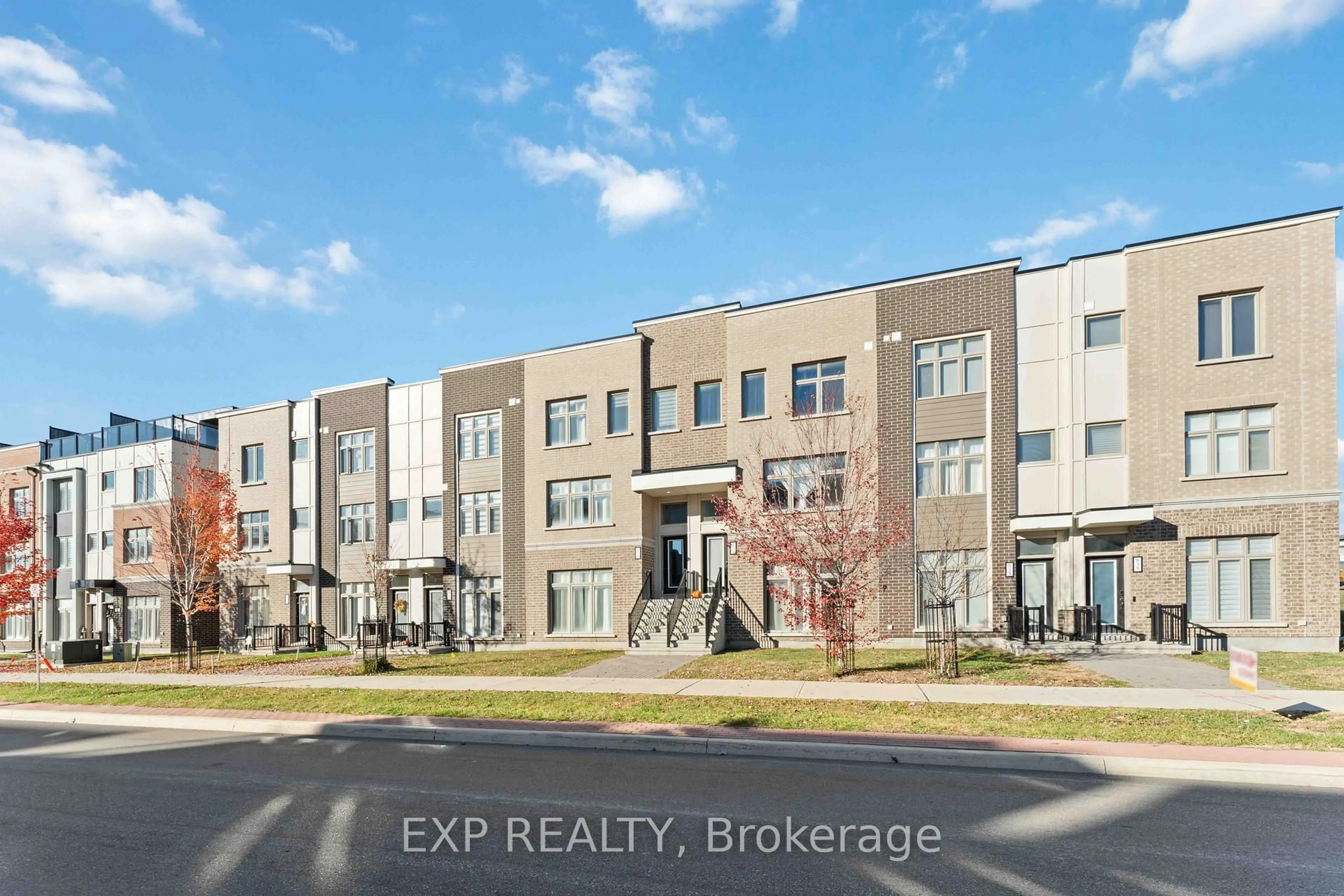 A pic from outside/outdoor area/front of a property/back of a property/a pic from drone, building for 829 Mikinak Rd, Ottawa Ontario K1K 4Z9