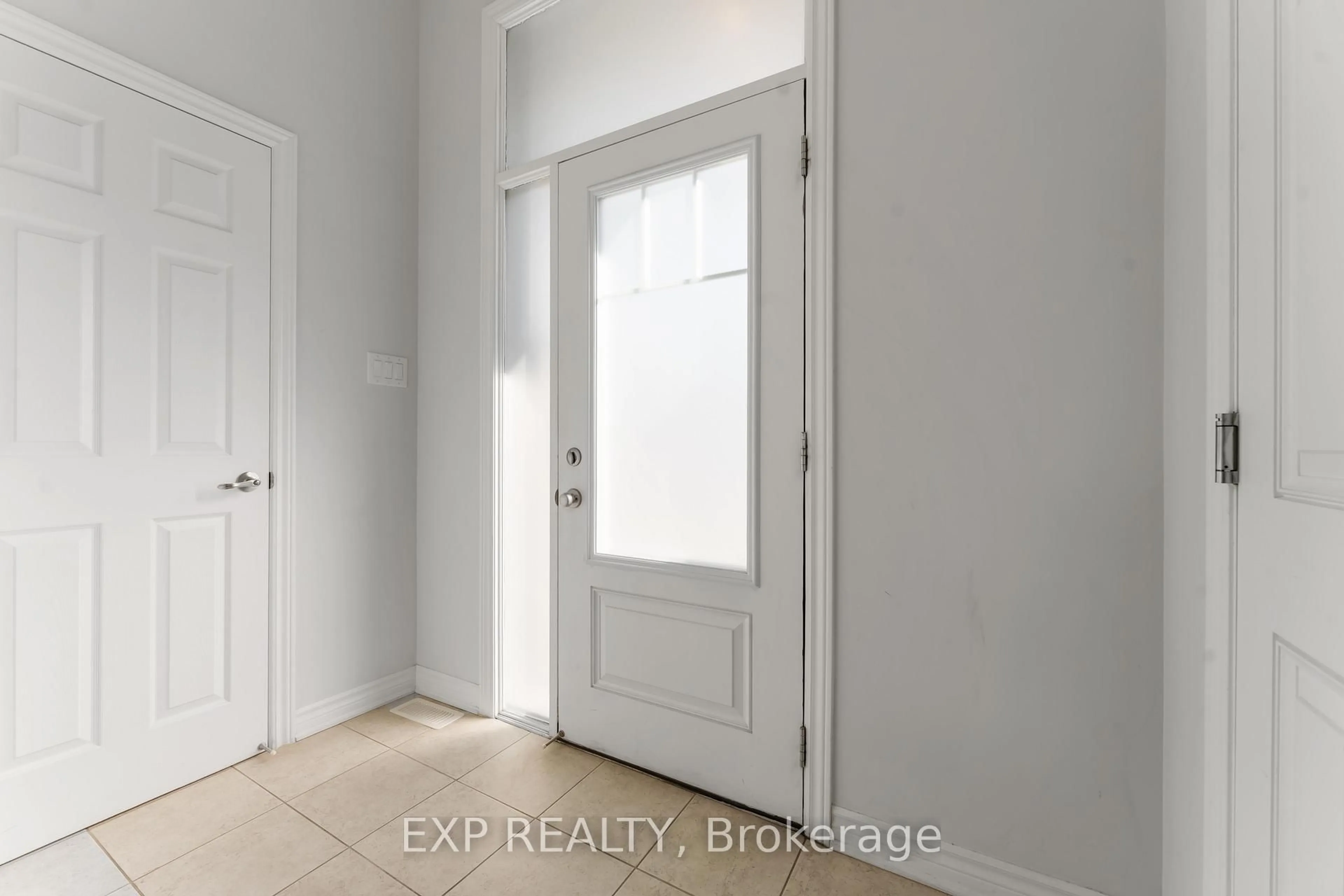 Indoor entryway for 42 Lentago Ave, Ottawa Ontario K2J 7A2