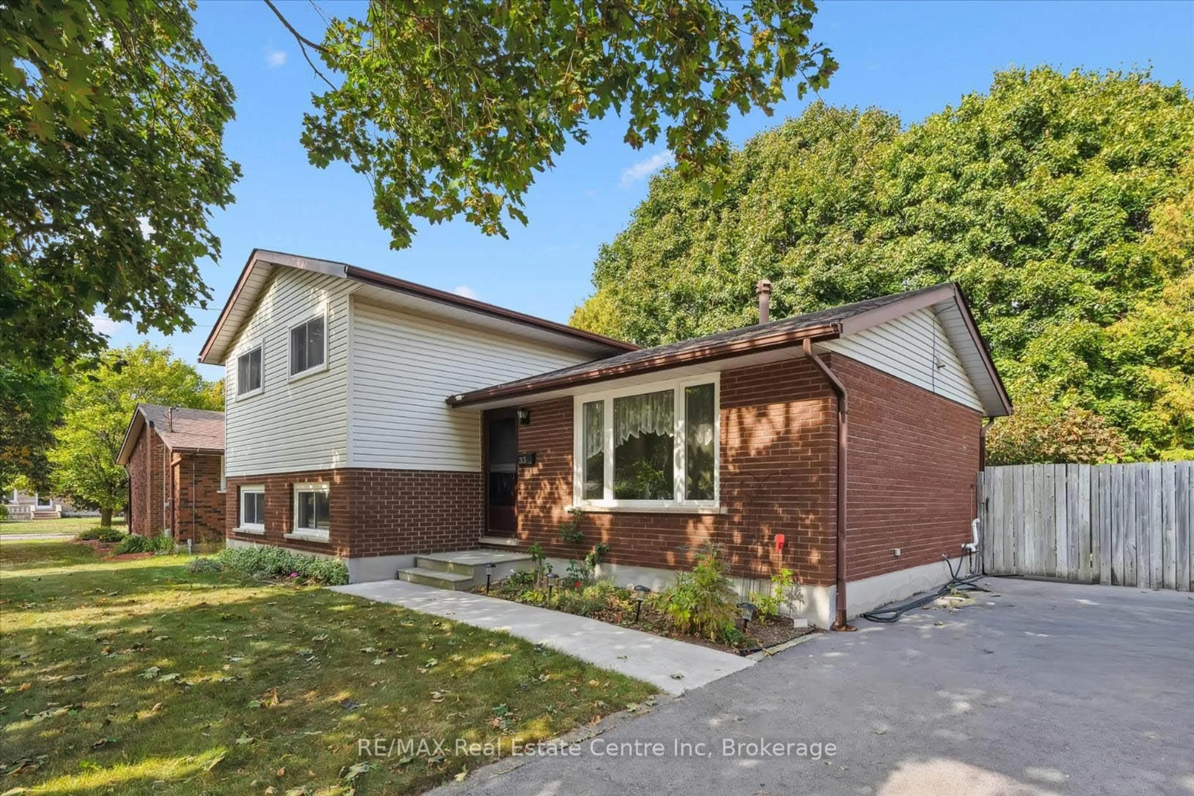 Home with brick exterior material, street for 33 Hastings Blvd, Guelph Ontario N1E 4G3