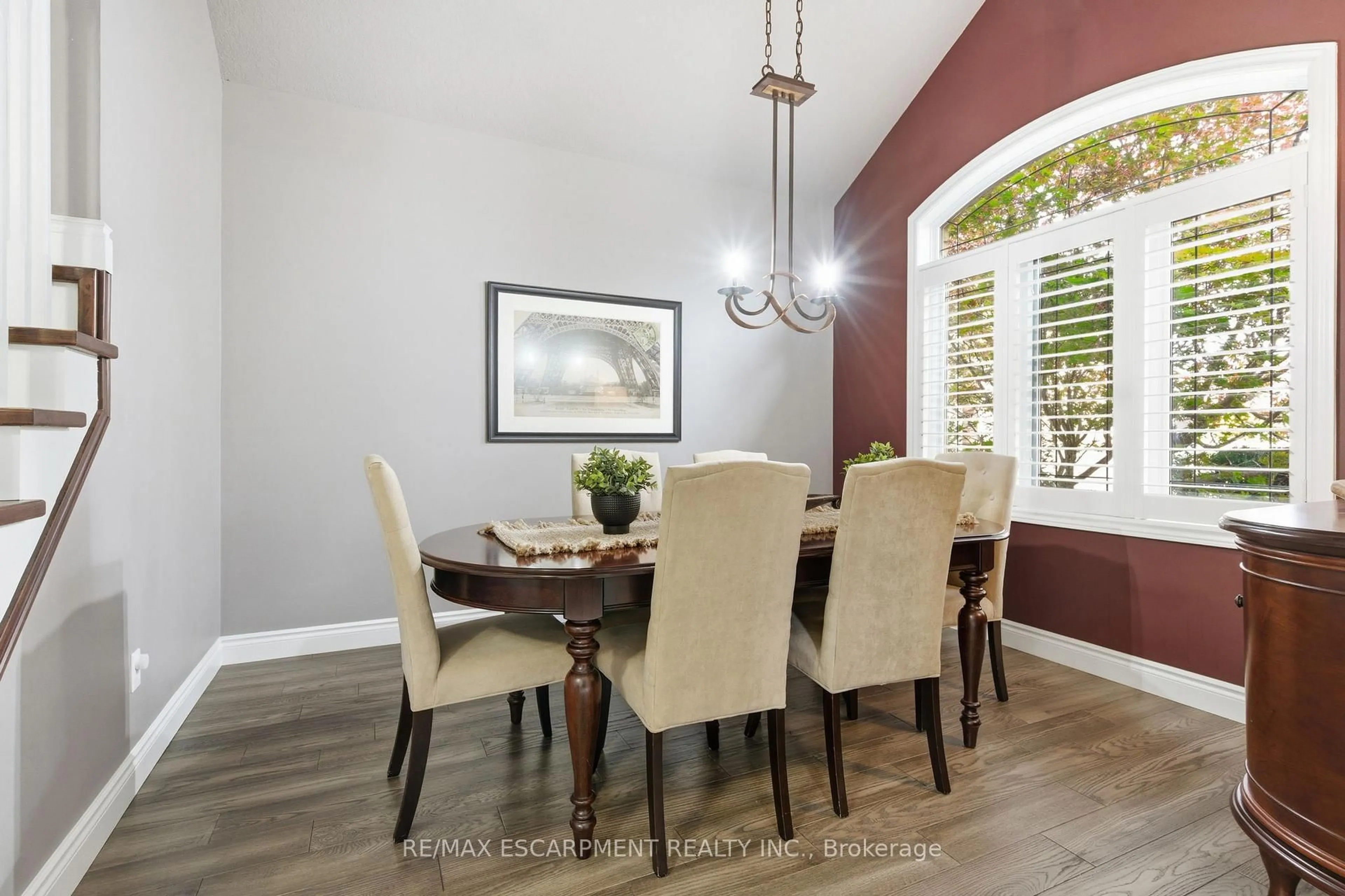 Dining room, wood/laminate floor for 32 Hinrichs Cres, Waterloo Ontario N1T 0A8