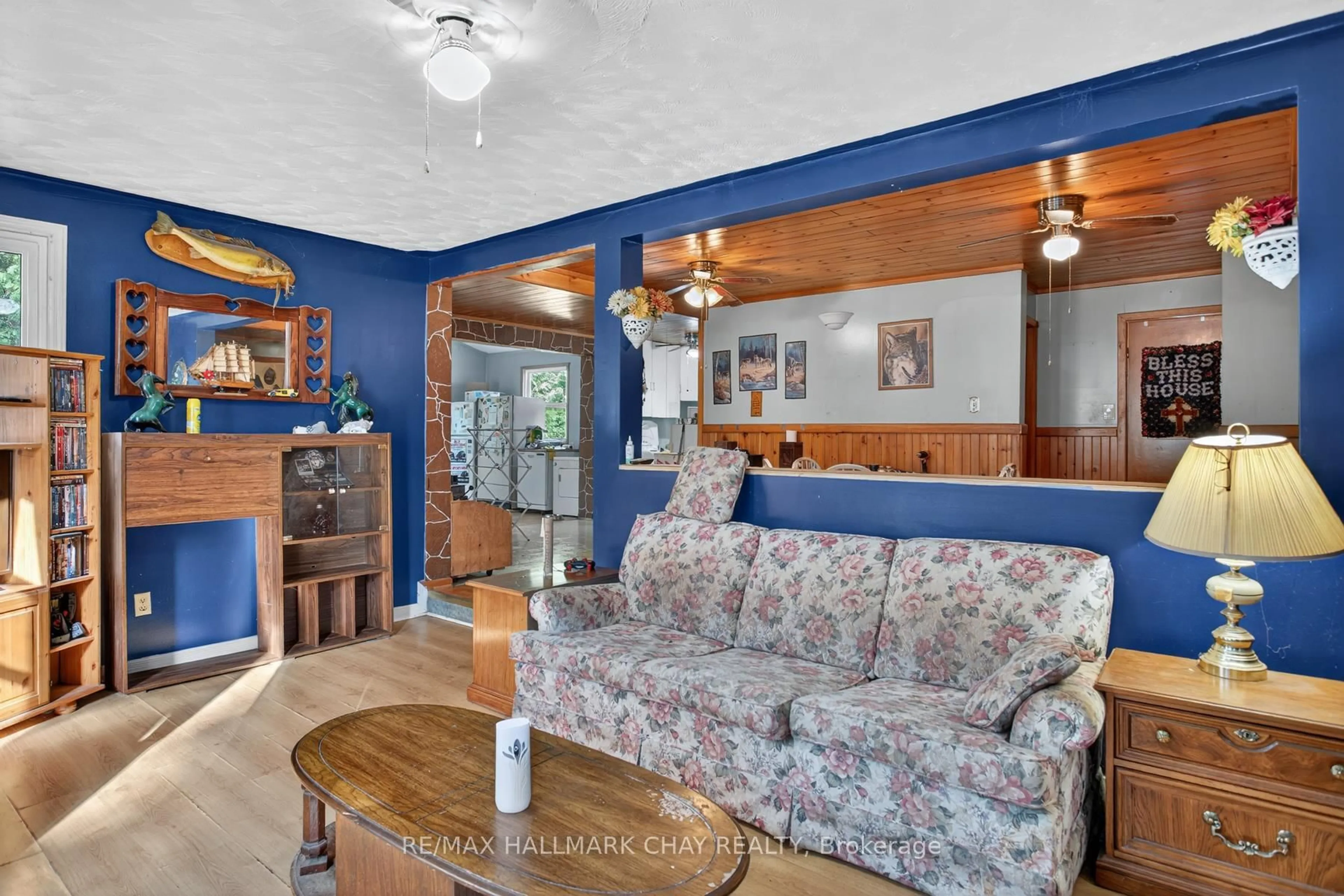 Living room with furniture, unknown for 916C Silverleaf Dr, Otonabee-South Monaghan Ontario K0L 1B0