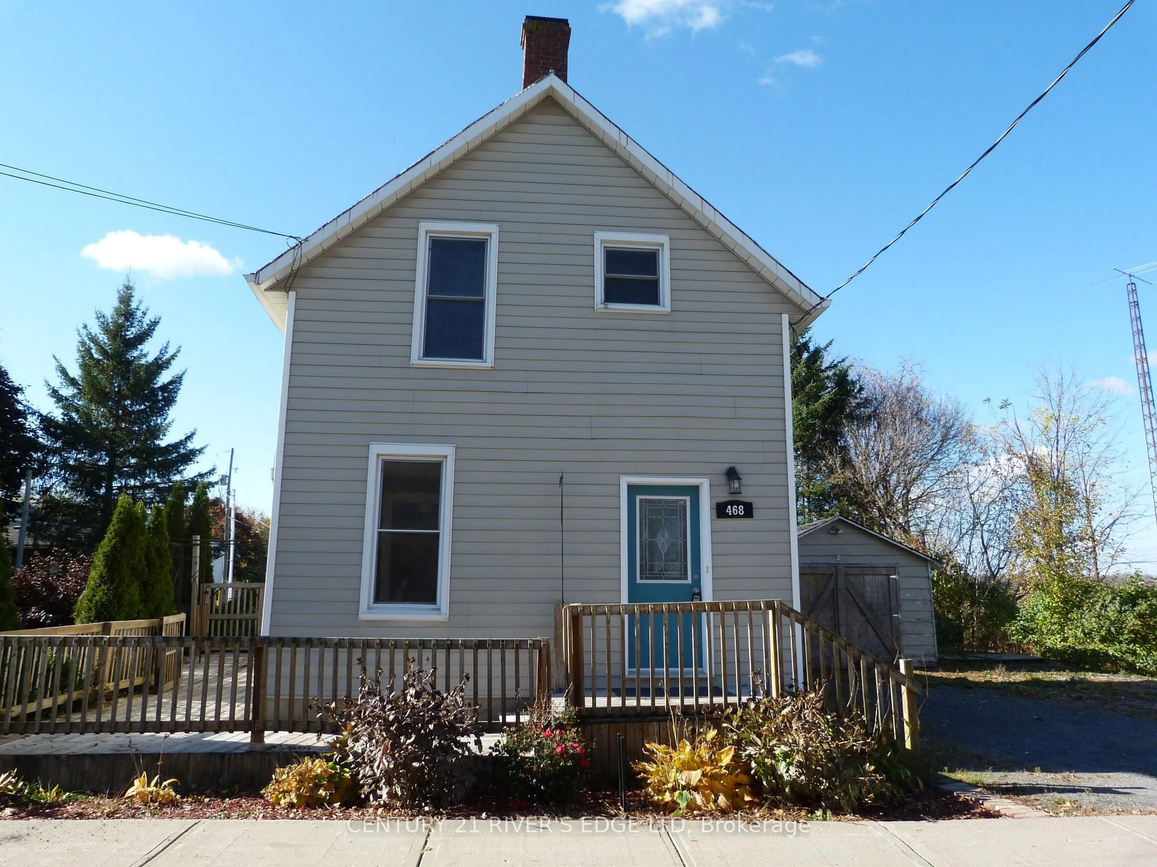 Home with vinyl exterior material, street for 468 Gladstone St, North Dundas Ontario K0C 2K0
