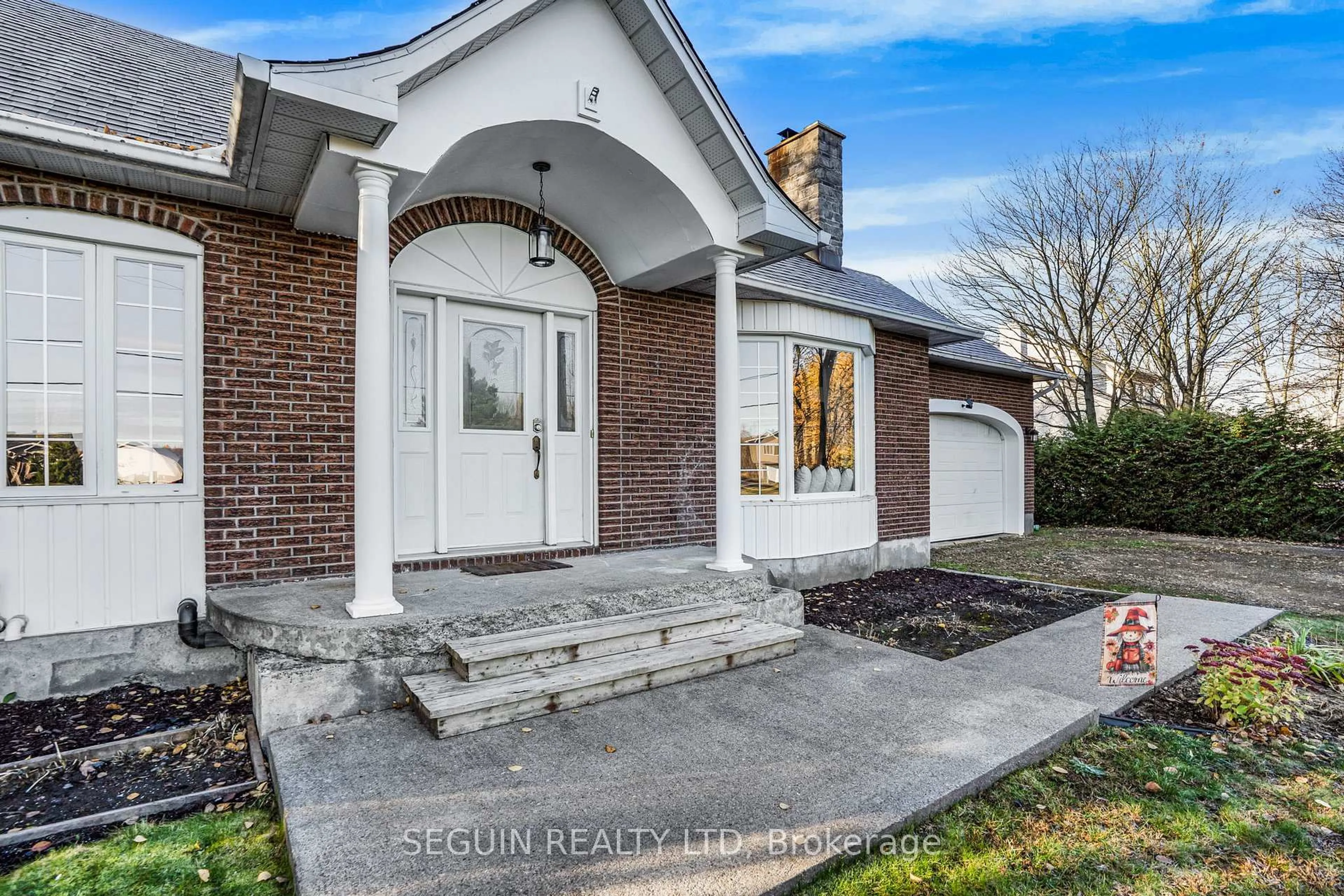 Home with brick exterior material, street for 3358 Pattee Rd, East Hawkesbury Ontario K6A 2R2