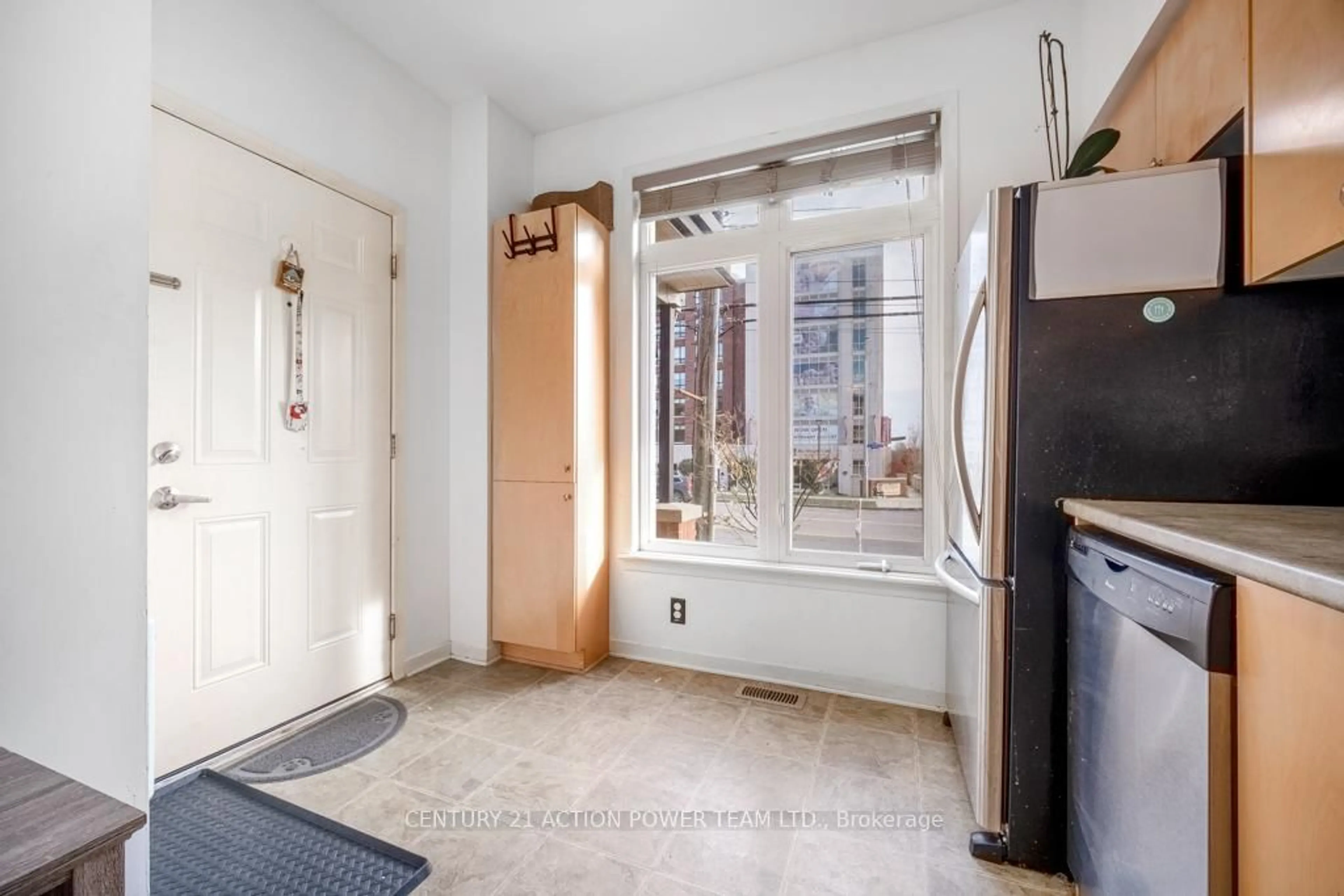 Indoor entryway for 799 Montreal Rd #28, Ottawa Ontario K1K 0S9