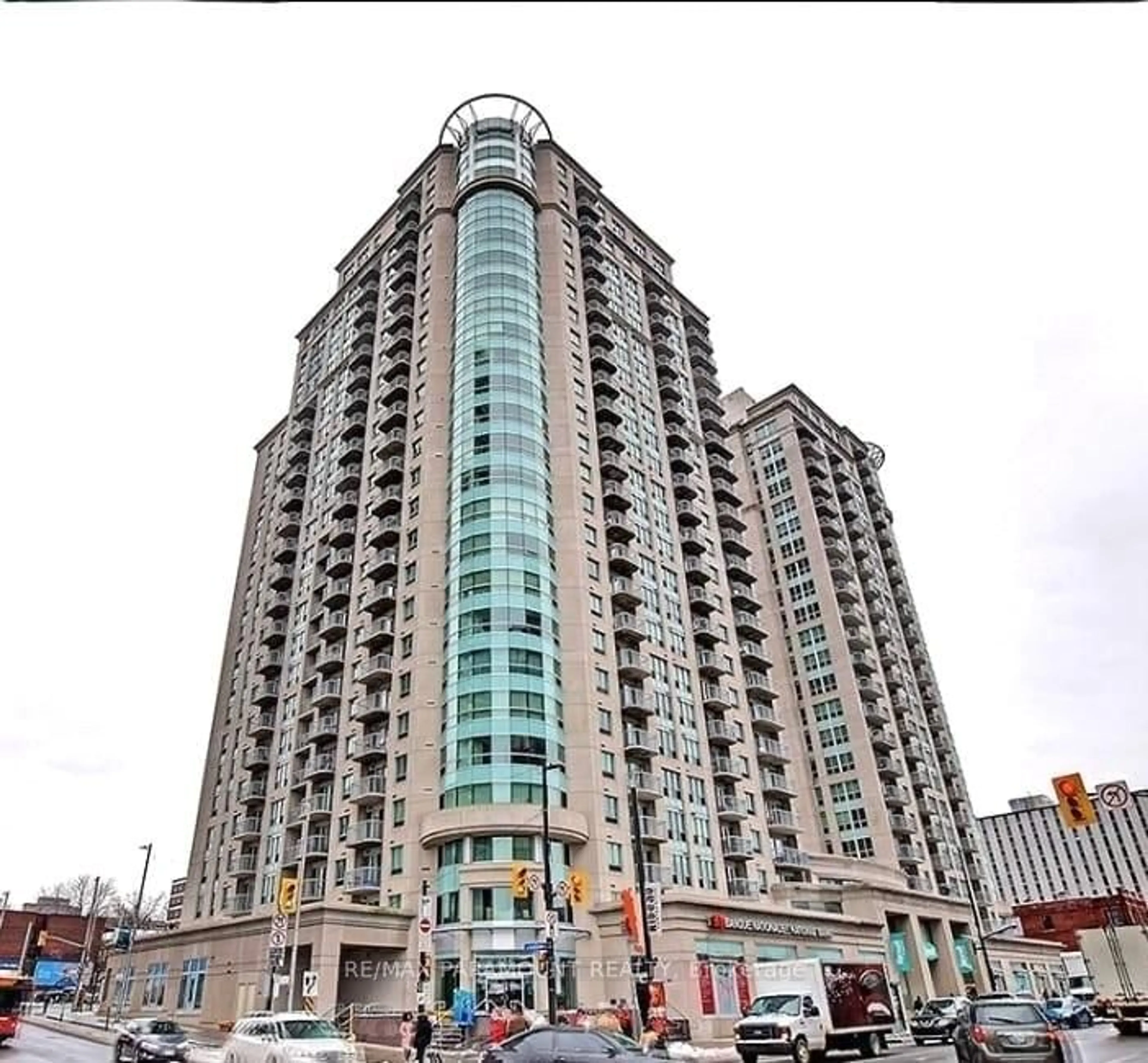 Indoor foyer for 234 RIDEAU St #404, Ottawa Ontario K1W 5X8