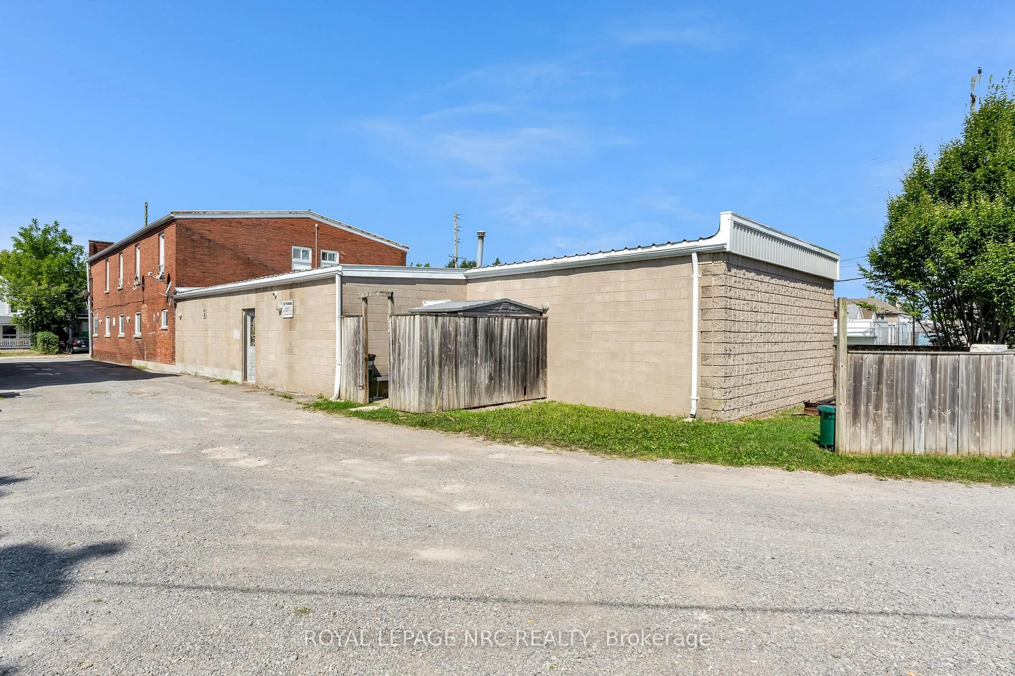 Unknown for 192 Burgar St, Welland Ontario L3B 2T4
