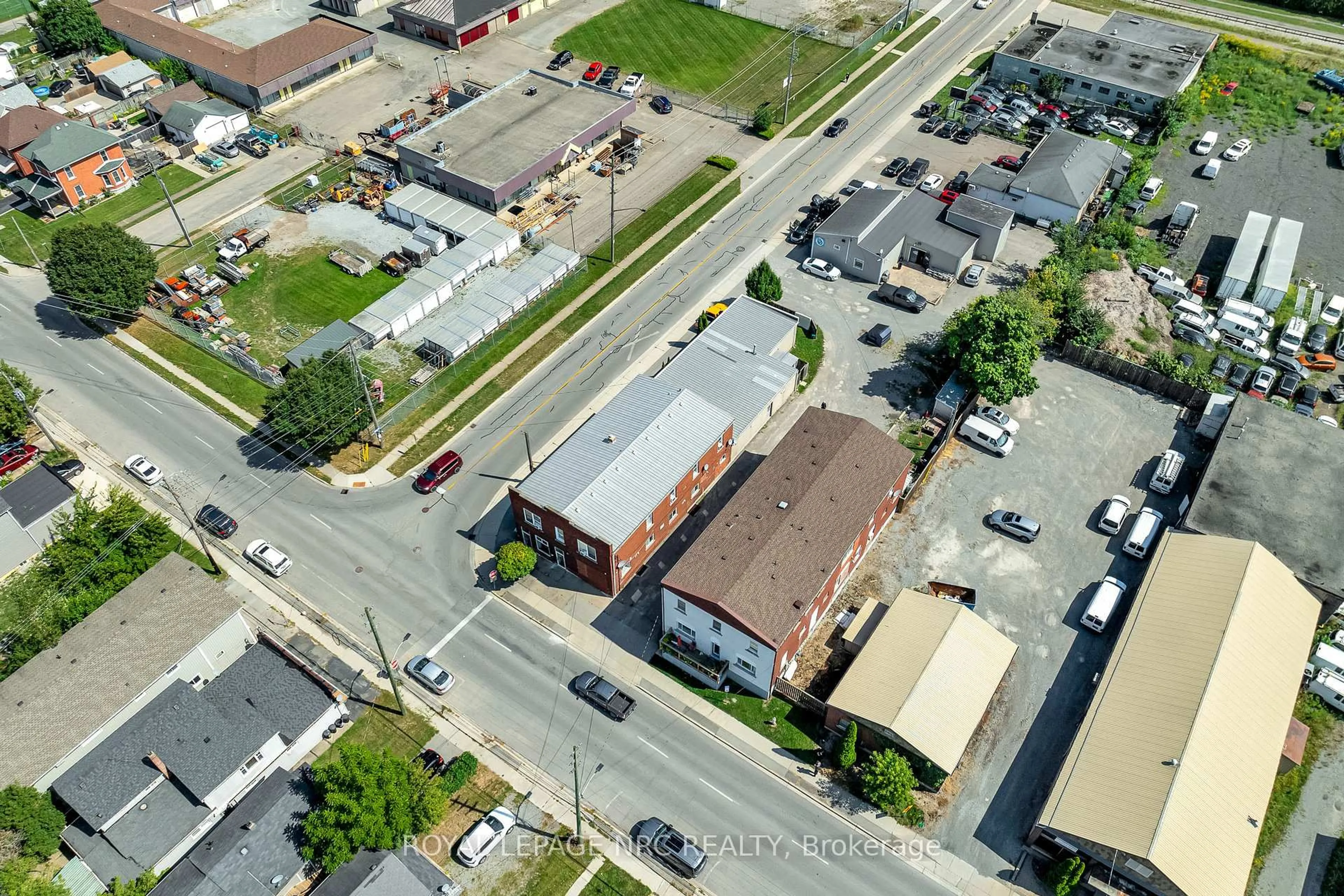 A pic from outside/outdoor area/front of a property/back of a property/a pic from drone, street for 192 Burgar St, Welland Ontario L3B 2T4