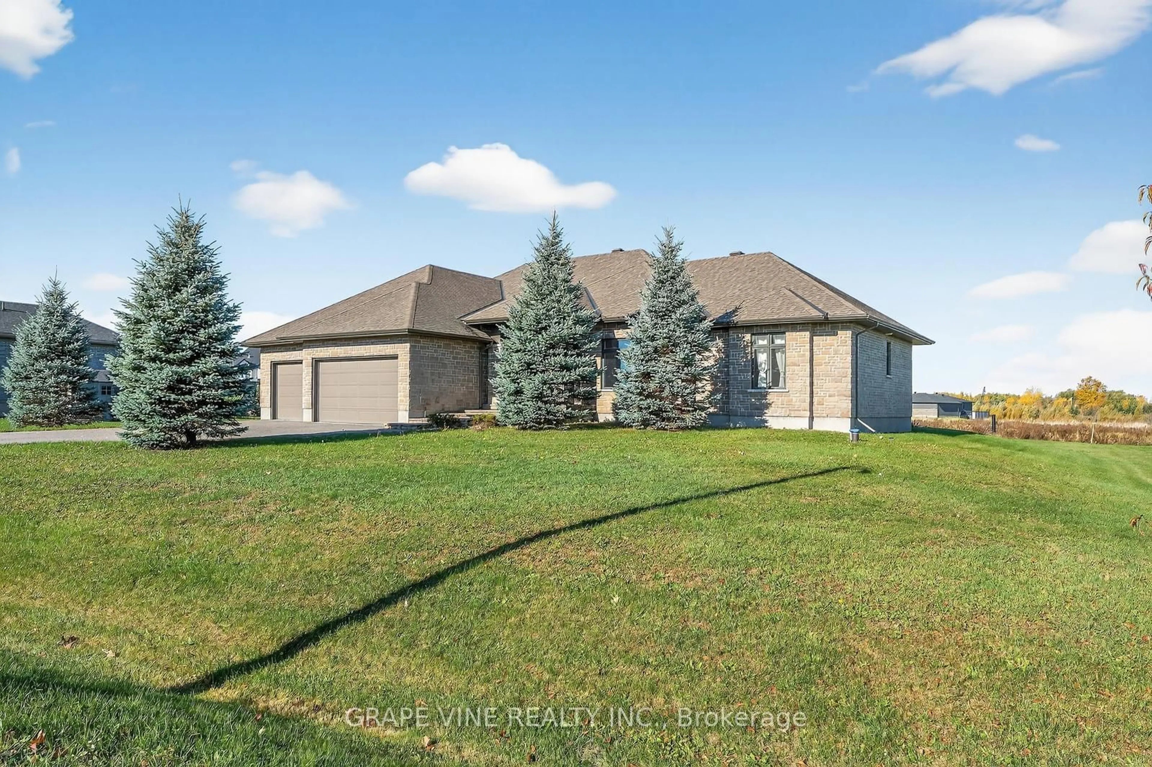 A pic from outside/outdoor area/front of a property/back of a property/a pic from drone, unknown for 6835 Springrun Pl, Ottawa Ontario K4P 0E1