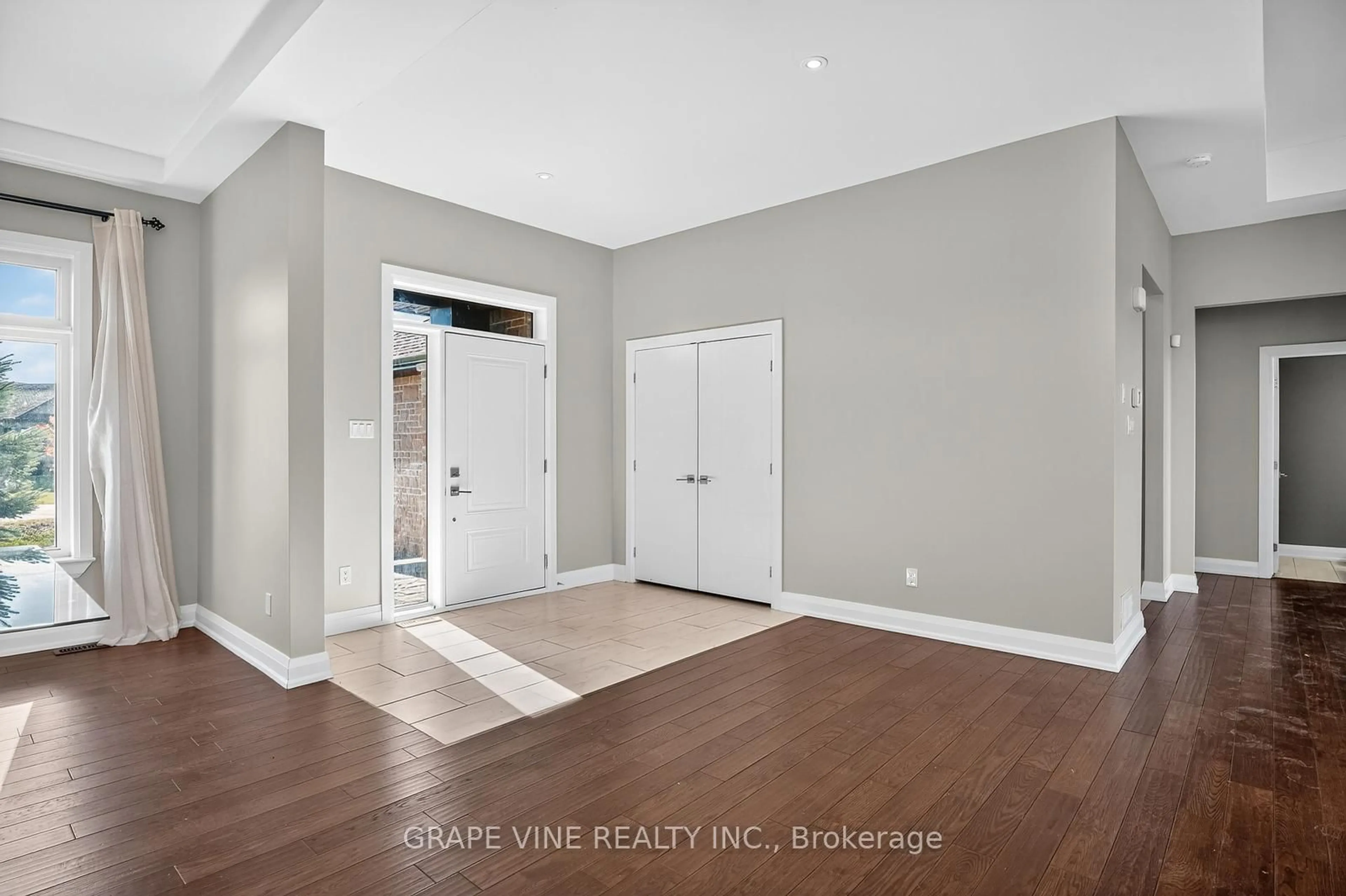 Indoor entryway for 6835 Springrun Pl, Ottawa Ontario K4P 0E1