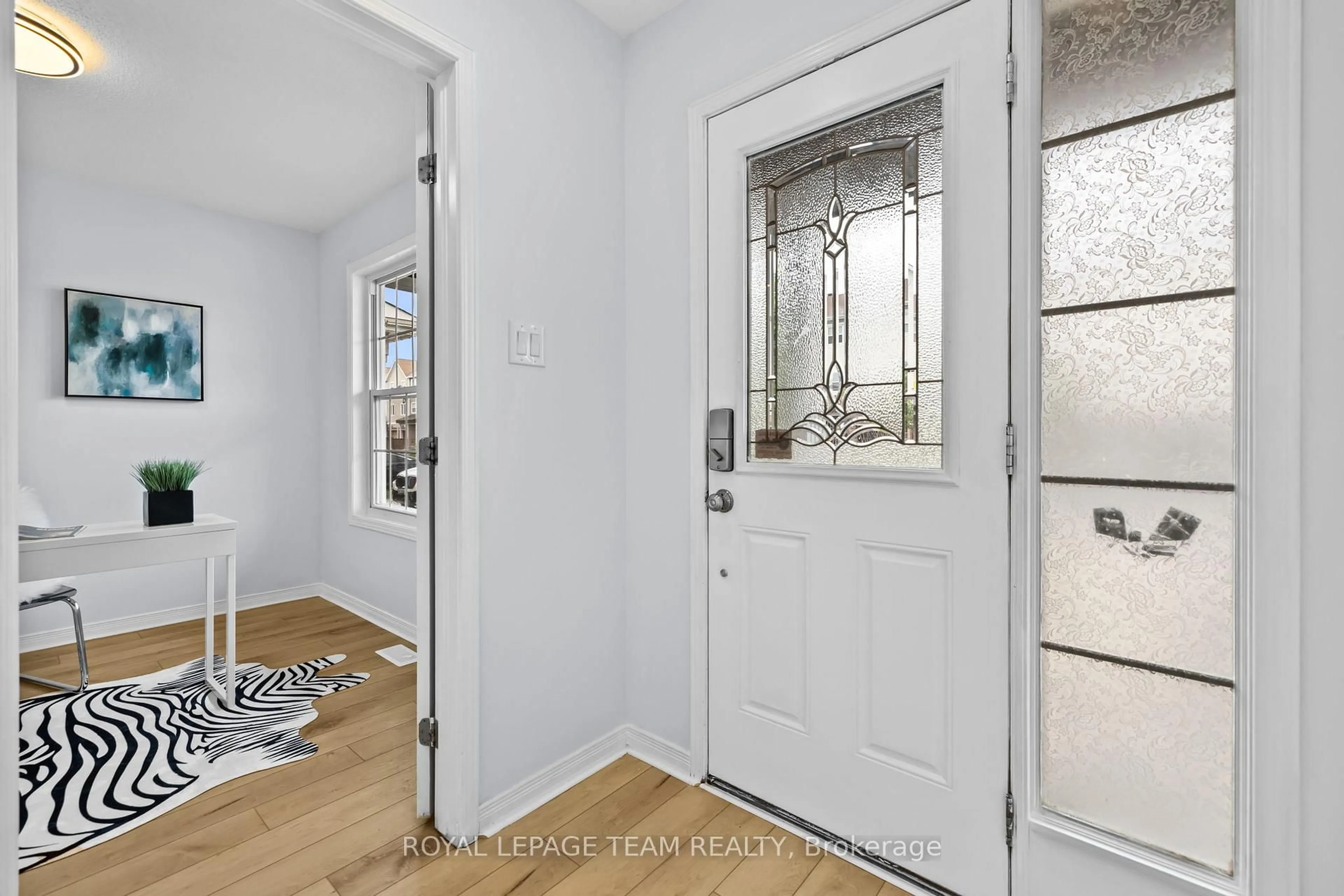 Indoor entryway for 381 Moffatt Pond Crt, Ottawa Ontario K2J 0C9