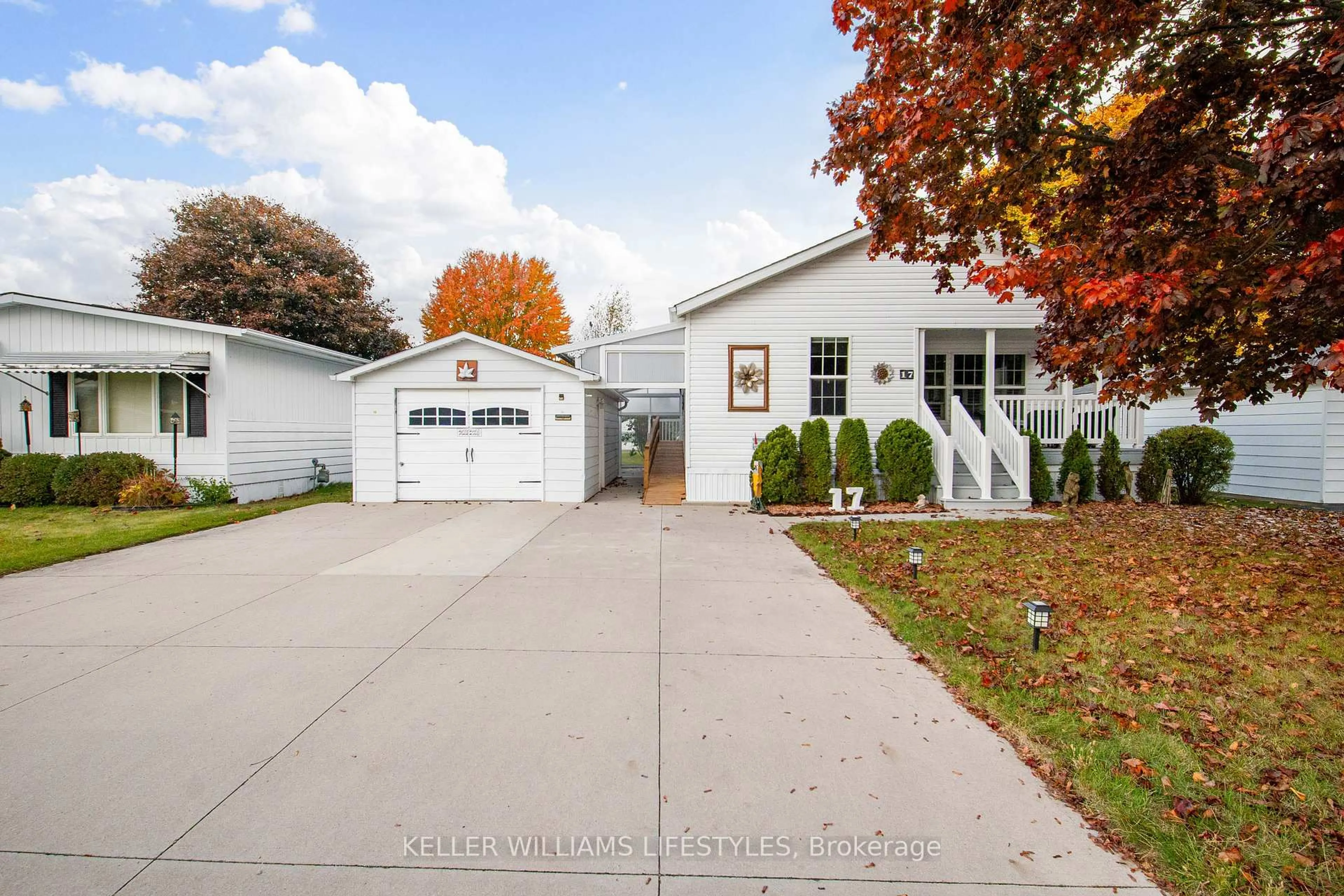 Home with vinyl exterior material, street for 17 George St, Strathroy-Caradoc Ontario N7G 3K9