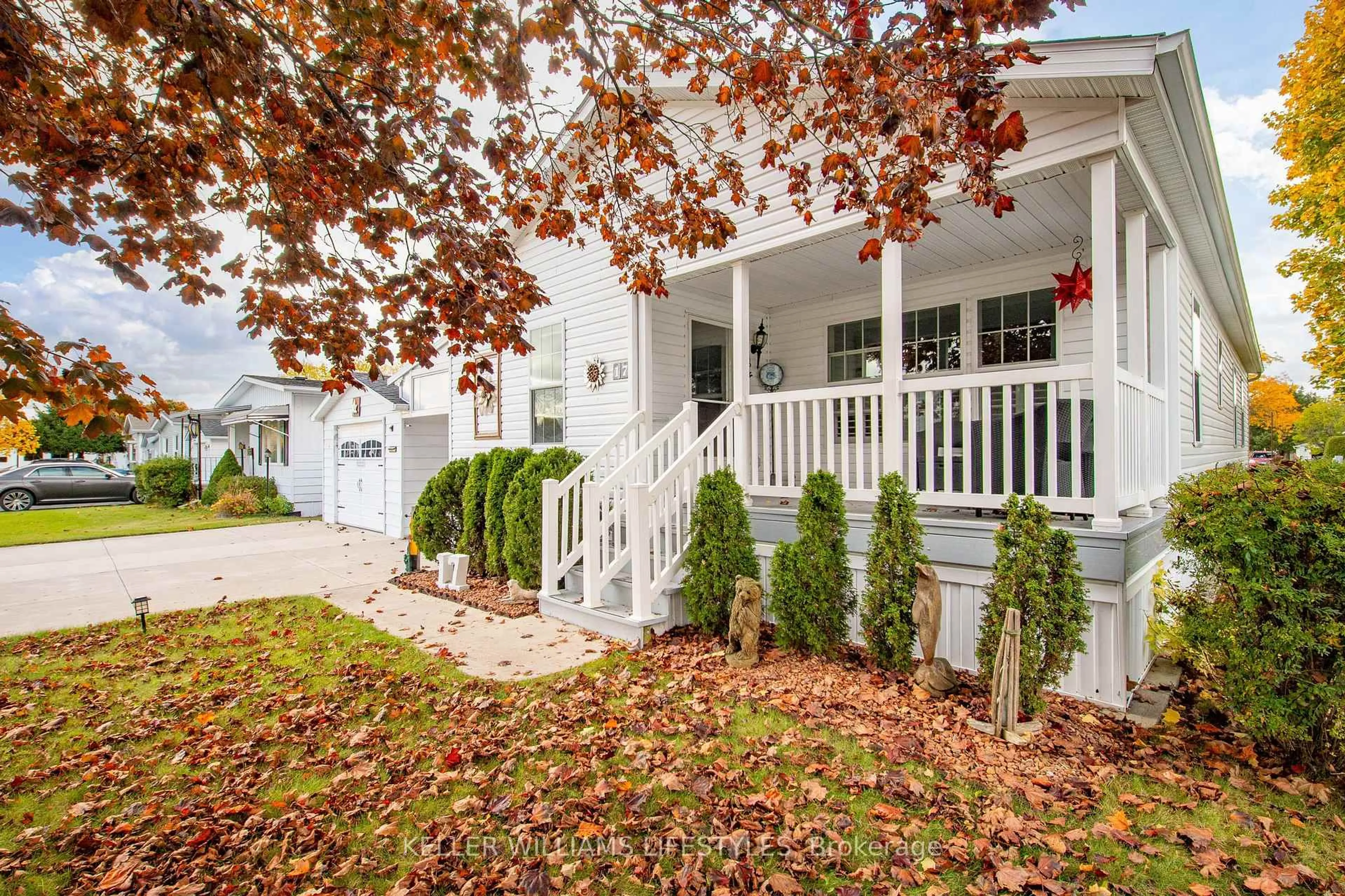 Home with vinyl exterior material, street for 17 George St, Strathroy-Caradoc Ontario N7G 3K9