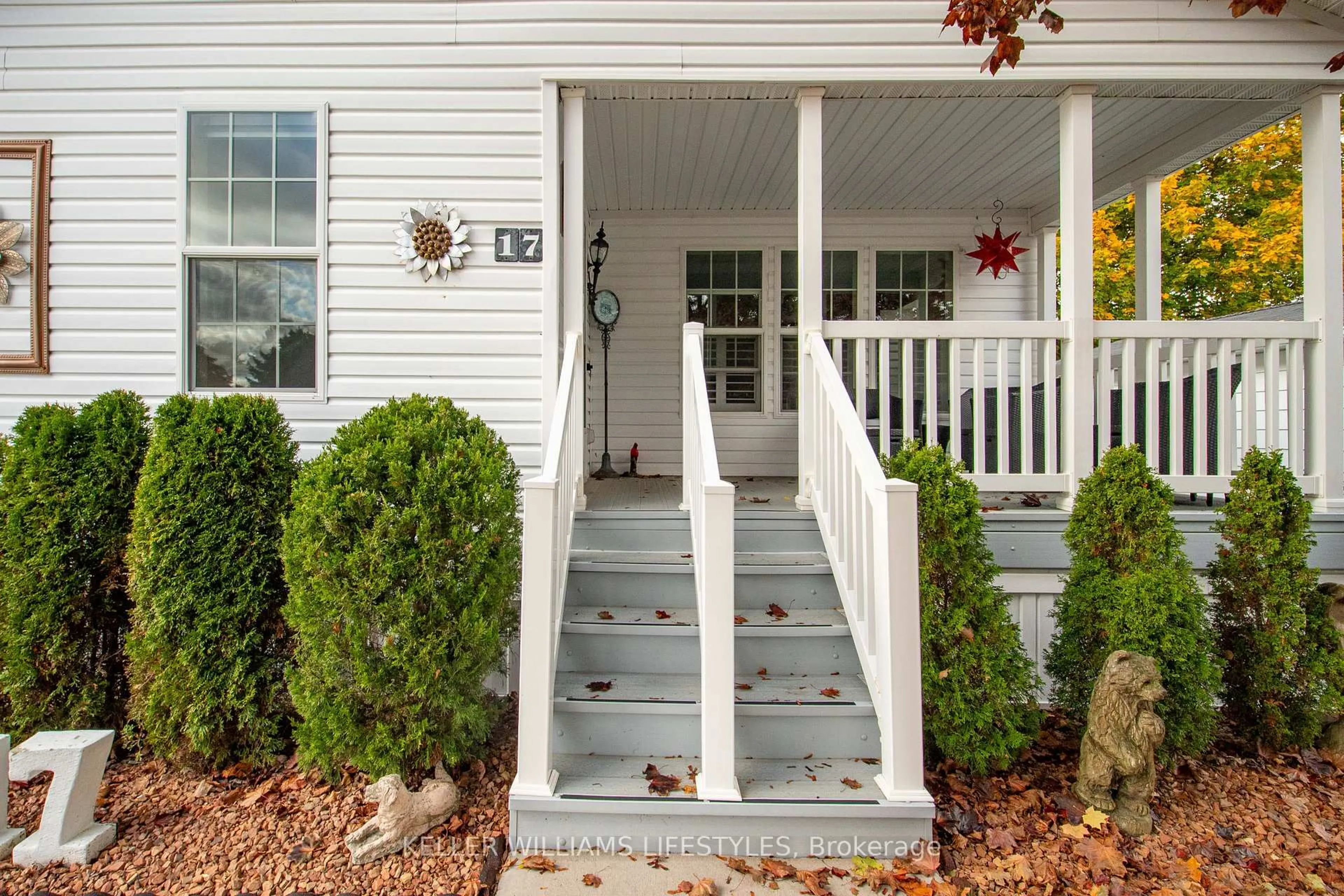 Home with vinyl exterior material, street for 17 George St, Strathroy-Caradoc Ontario N7G 3K9