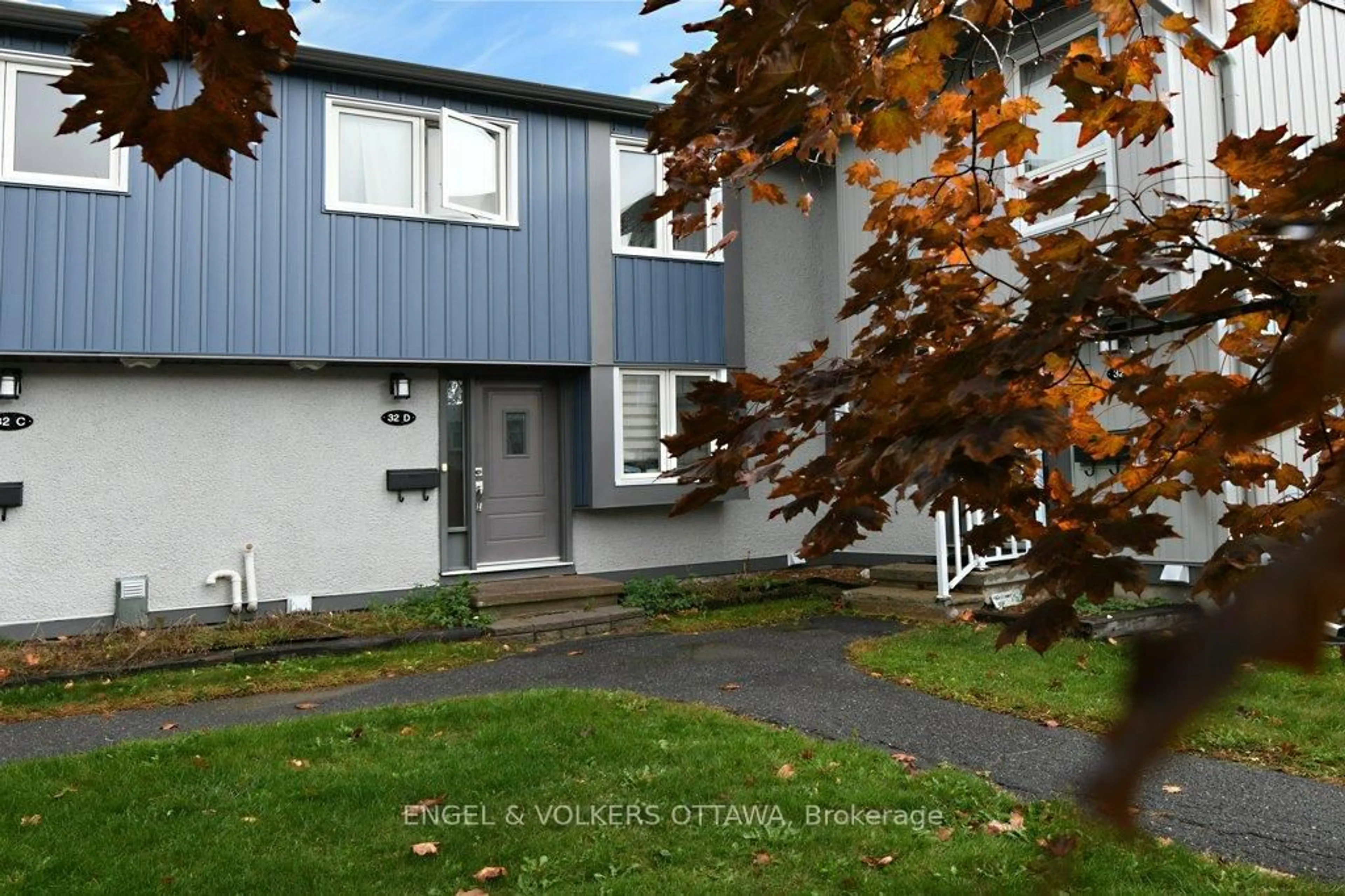 Home with vinyl exterior material, street for 32D Benlea Dr, Ottawa Ontario K2G 4A8