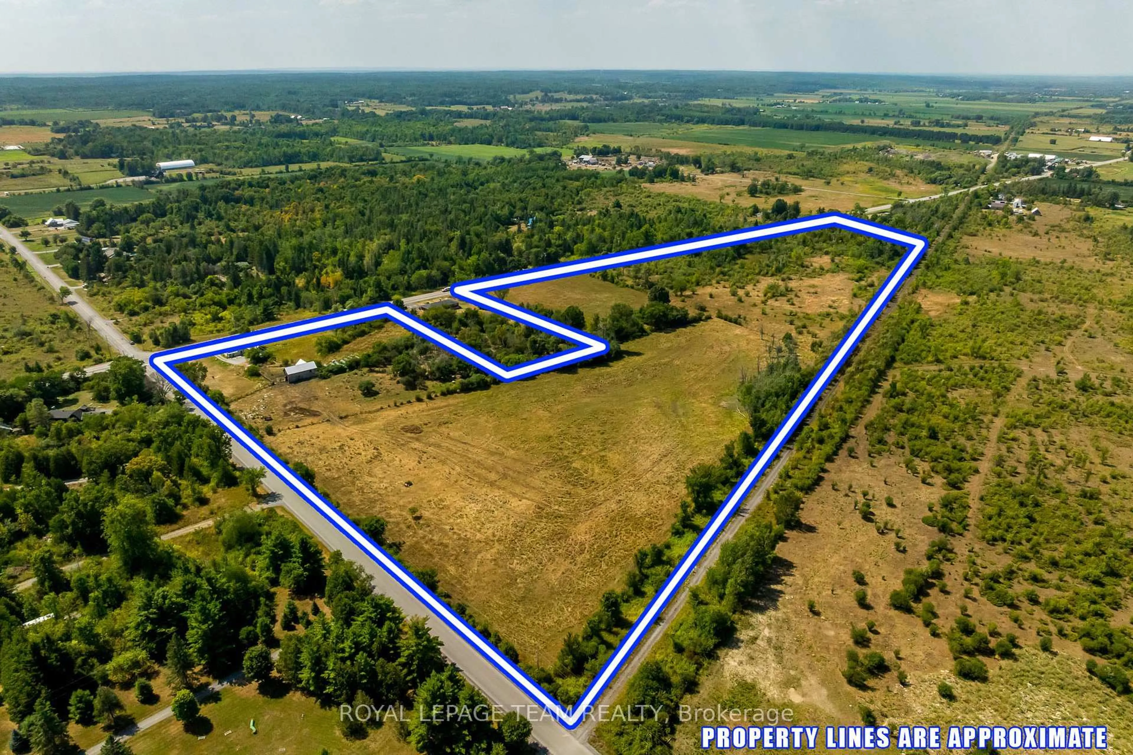 A pic from outside/outdoor area/front of a property/back of a property/a pic from drone, building for 2106 Dunrobin Rd, Ottawa Ontario K0A 1T0