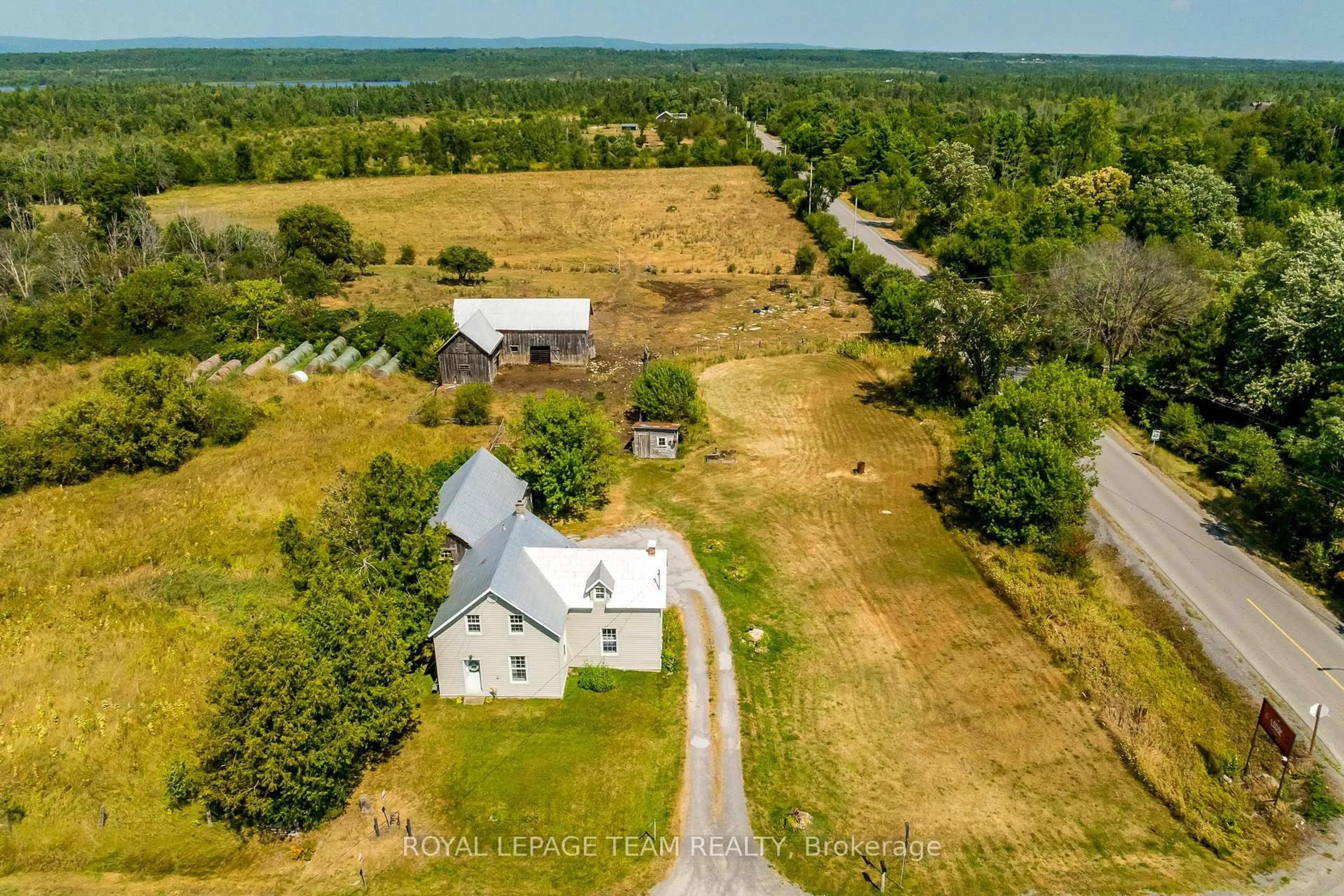 A pic from outside/outdoor area/front of a property/back of a property/a pic from drone, unknown for 2106 Dunrobin Rd, Ottawa Ontario K0A 1T0
