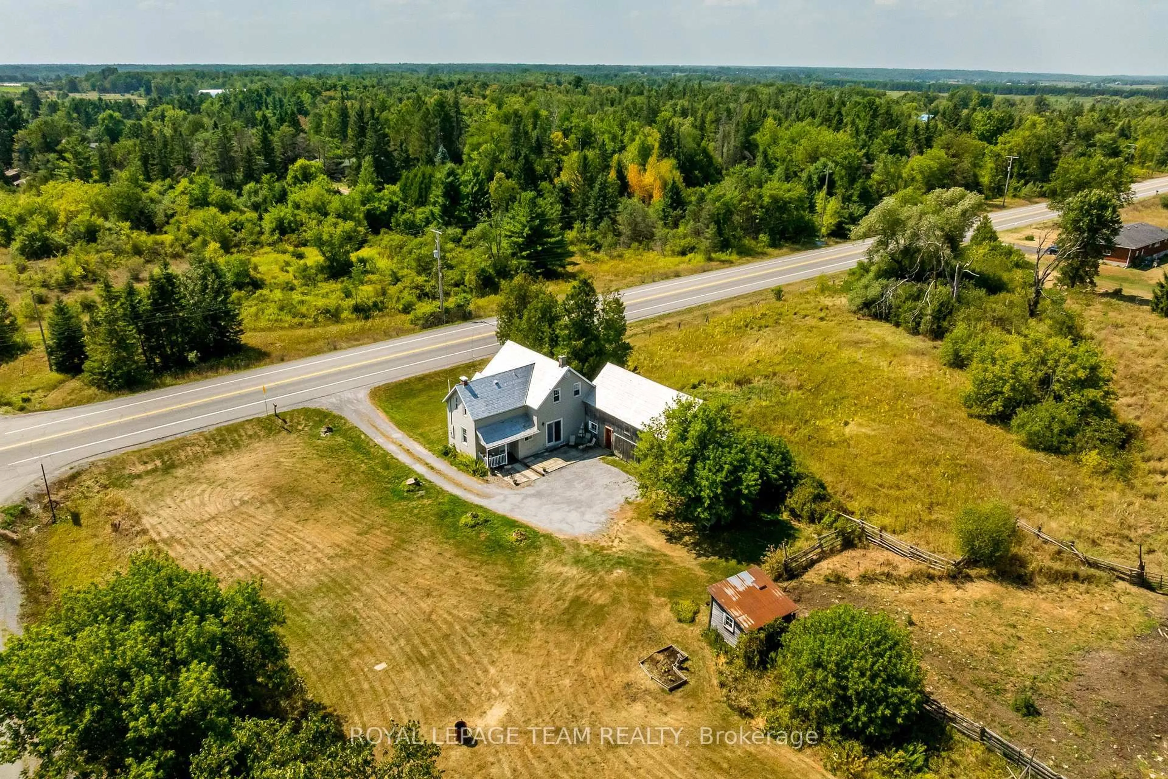 A pic from outside/outdoor area/front of a property/back of a property/a pic from drone, unknown for 2106 Dunrobin Rd, Ottawa Ontario K0A 1T0