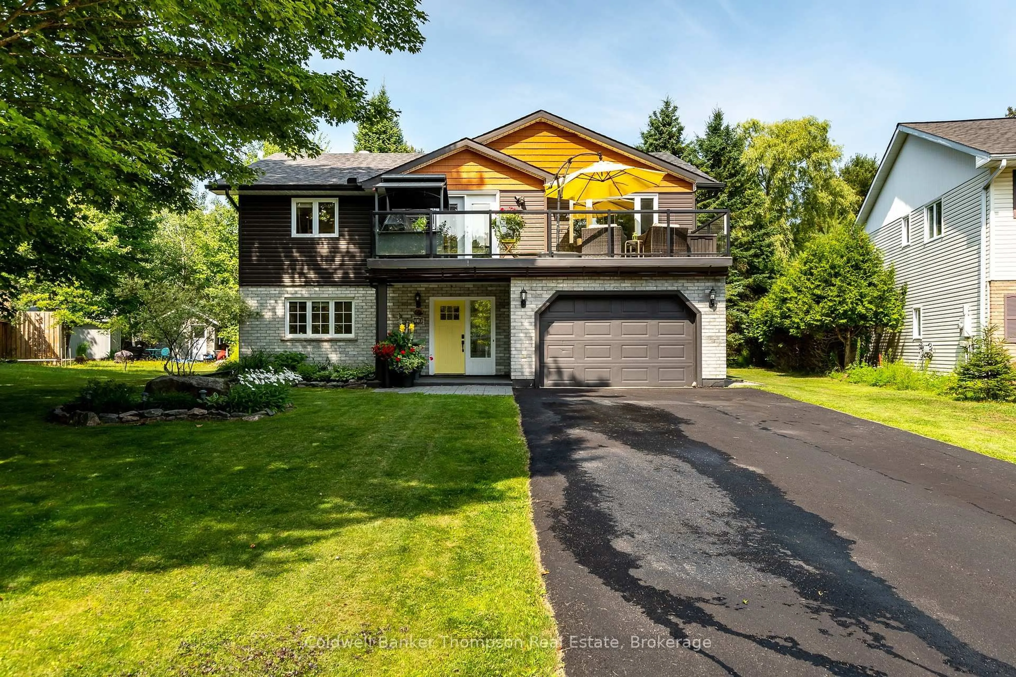 Home with vinyl exterior material, street for 19 Beechwood Path, Huntsville Ontario P1H 1S6