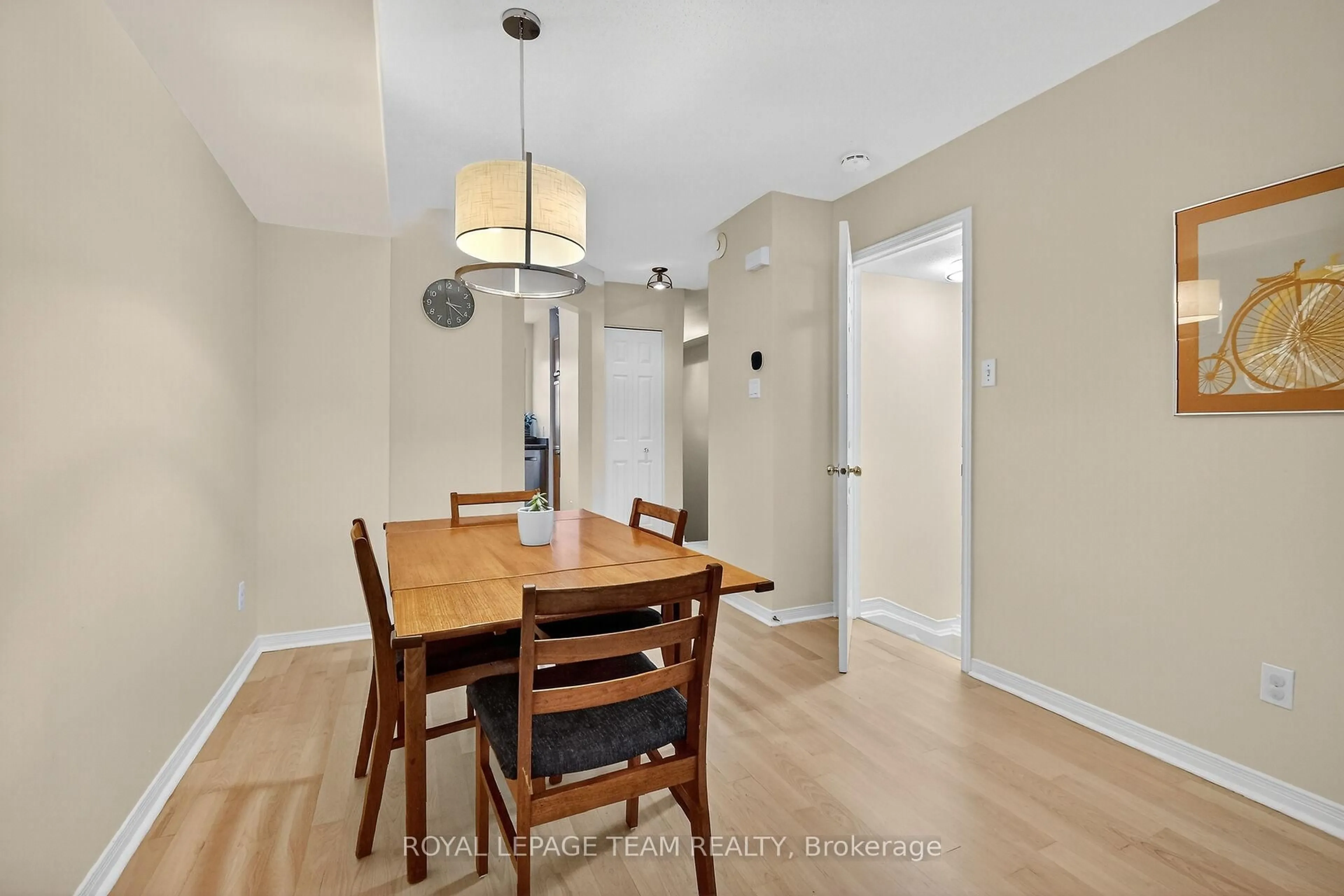 Dining room, wood/laminate floor for 25 Bayswater Ave ##26, Ottawa Ontario K1Y 2E5