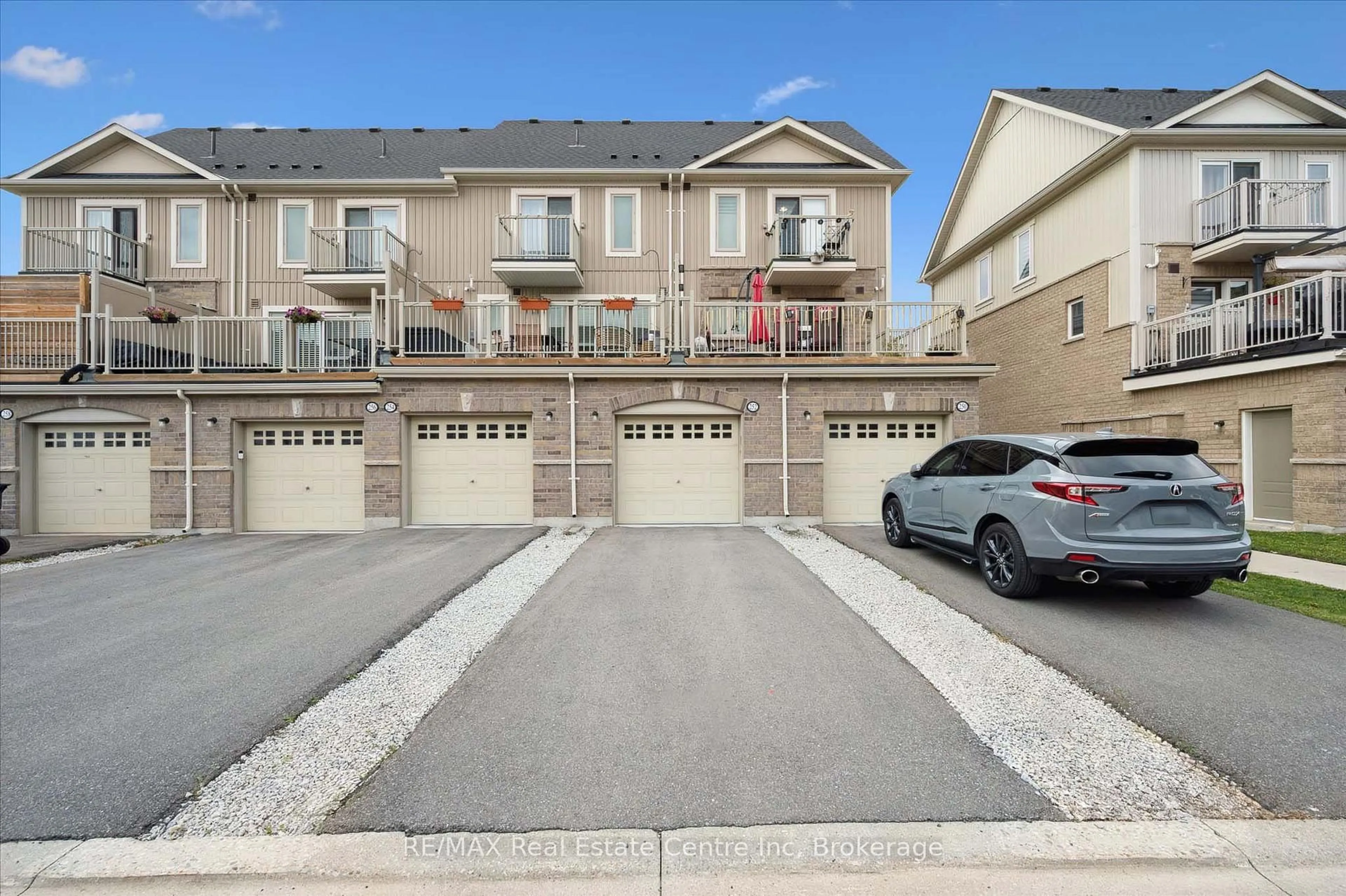 A pic from outside/outdoor area/front of a property/back of a property/a pic from drone, street for 252 Law Dr, Guelph Ontario N1E 0P6