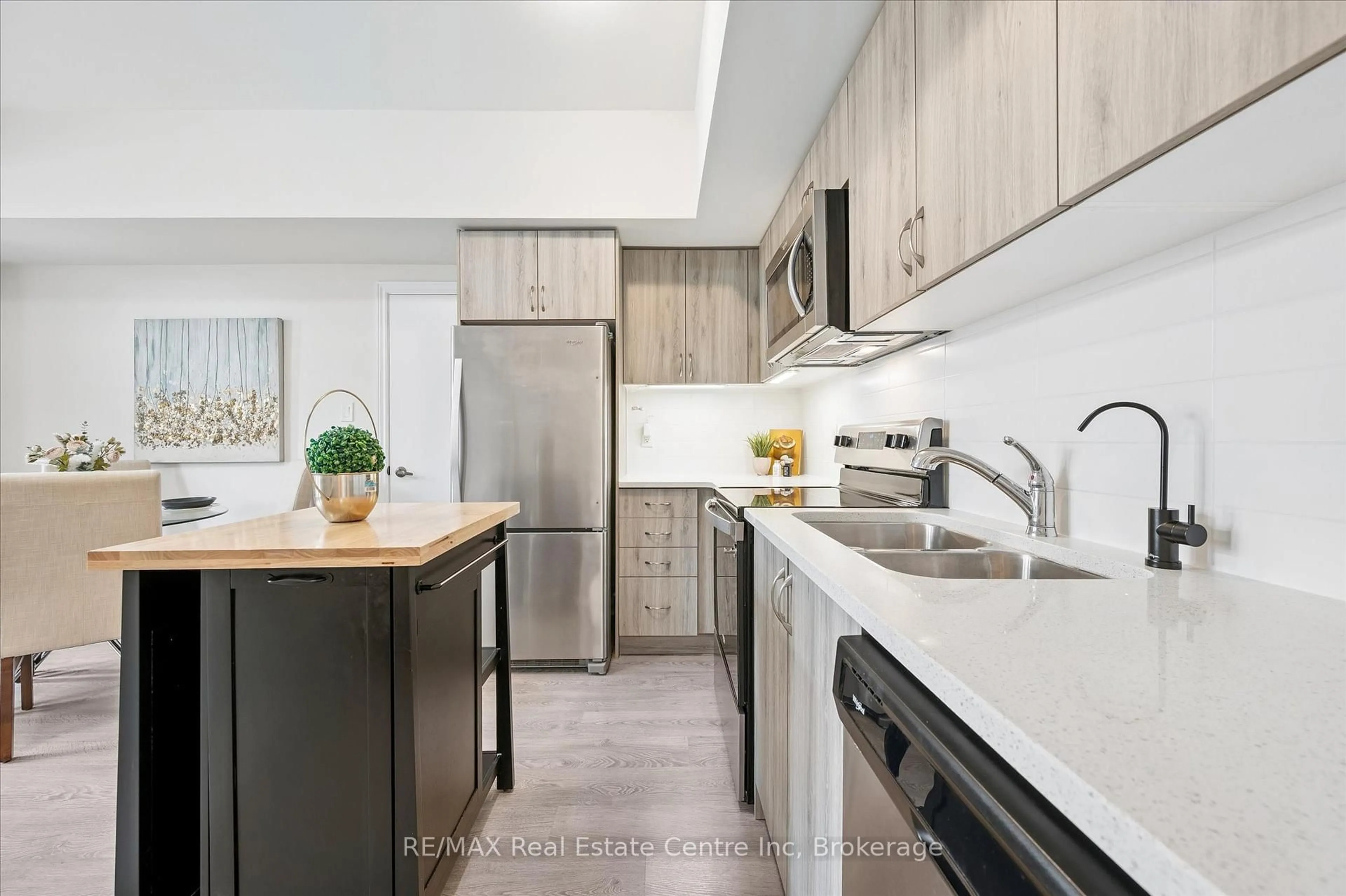 Open concept kitchen, ceramic/tile floor for 252 Law Dr, Guelph Ontario N1E 0P6