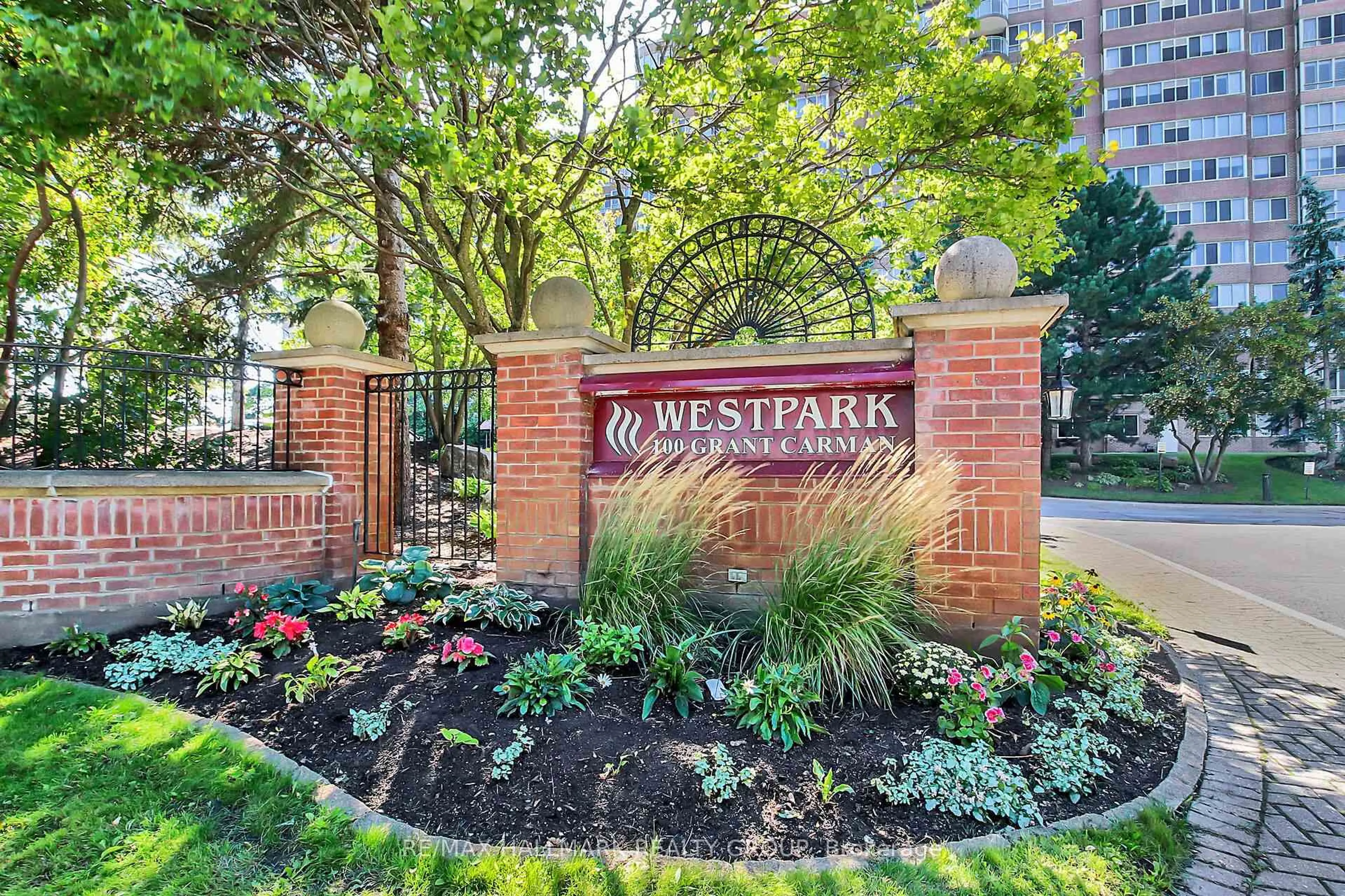 Unknown for 100 Grant Carman Dr #606, Ottawa Ontario K2E 8B8