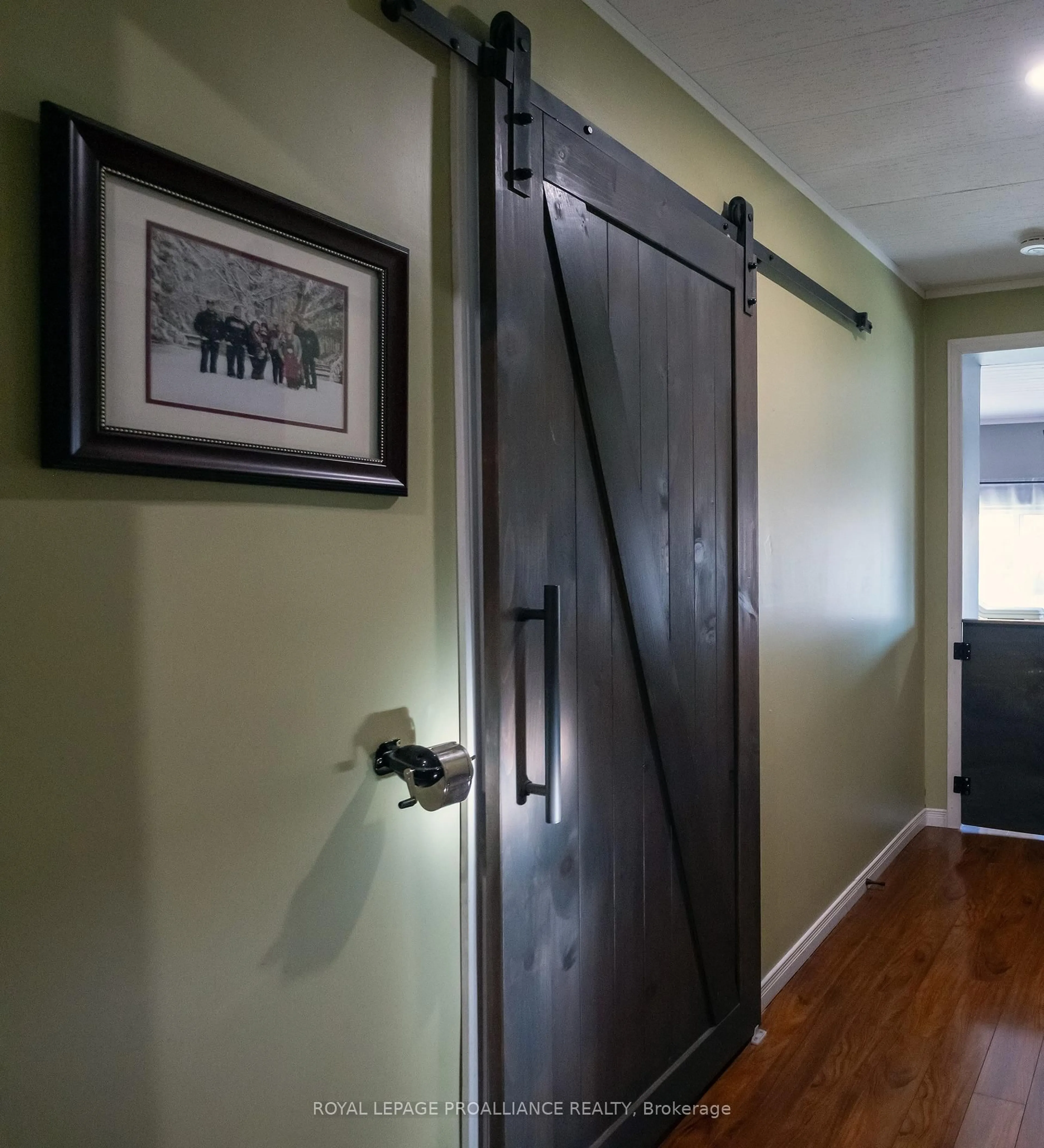 Indoor entryway for 42 Prince Of Wales Dr, Belleville Ontario K8P 2T7
