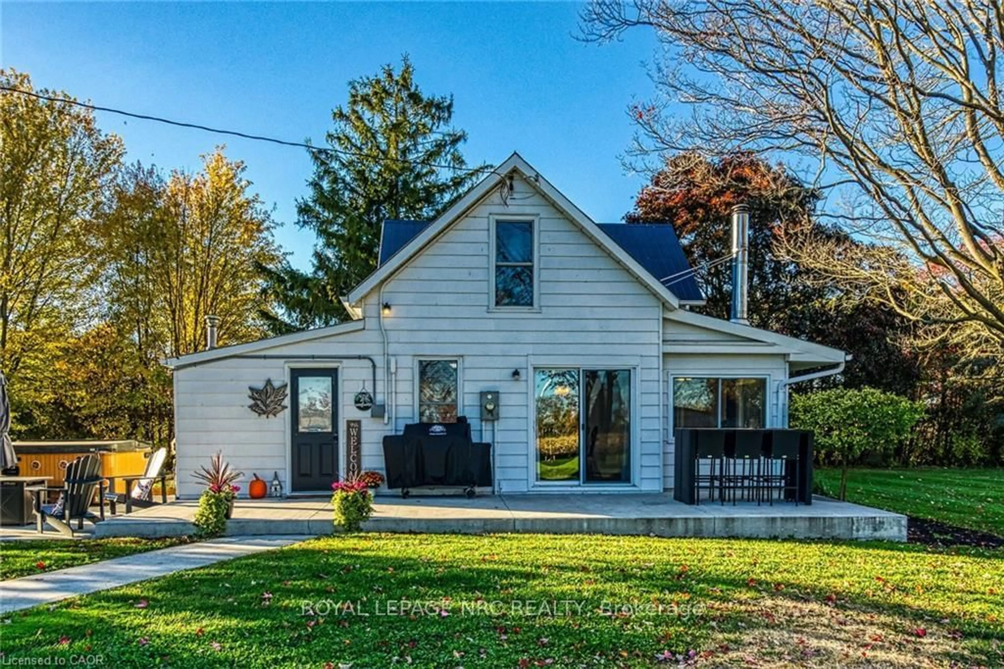 Home with vinyl exterior material, street for 121 Comfort Rd, Haldimand Ontario N1A 2W7