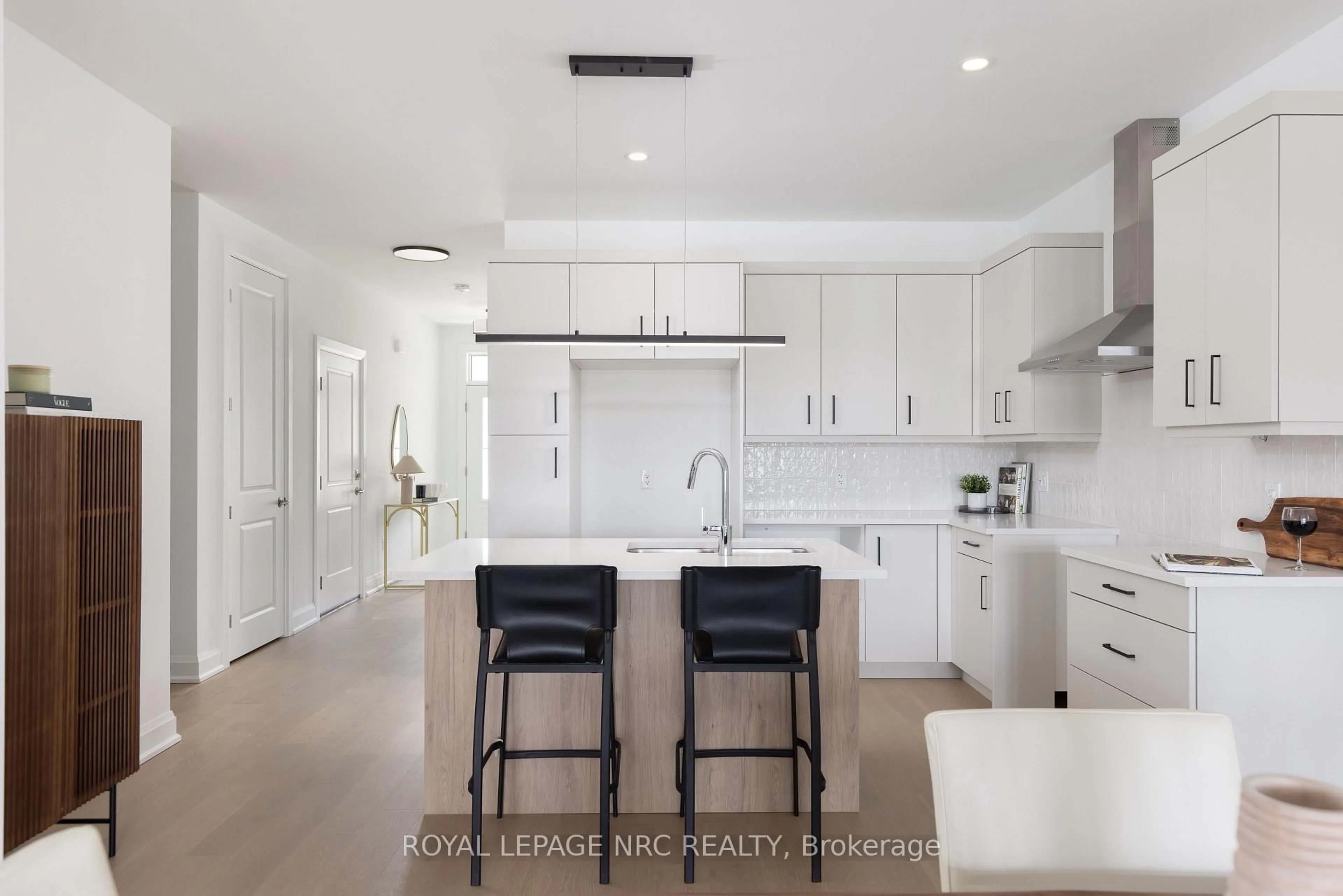 Open concept kitchen, ceramic/tile floor for 582 Seneca Dr #70D, Fort Erie Ontario L2A 1C2