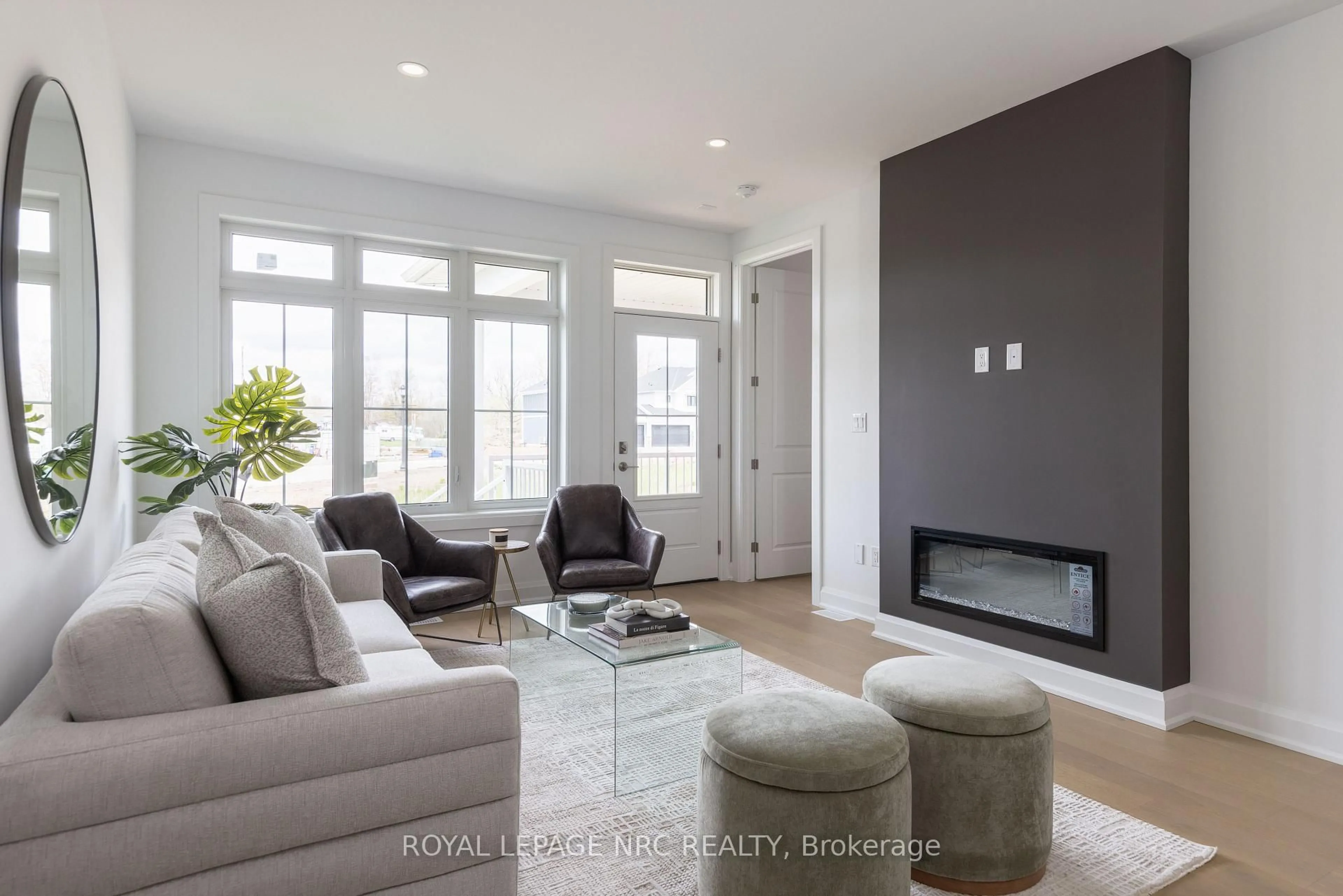 Living room with furniture, unknown for 582 Seneca Dr #70D, Fort Erie Ontario L2A 1C2