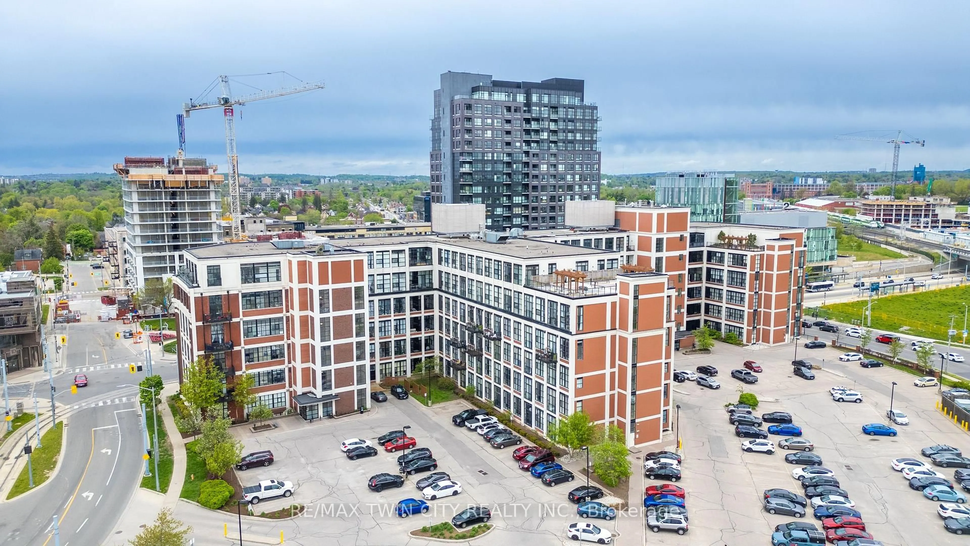 A pic from outside/outdoor area/front of a property/back of a property/a pic from drone, city buildings view from balcony for 410 King St #608, Kitchener Ontario N2G 1C3
