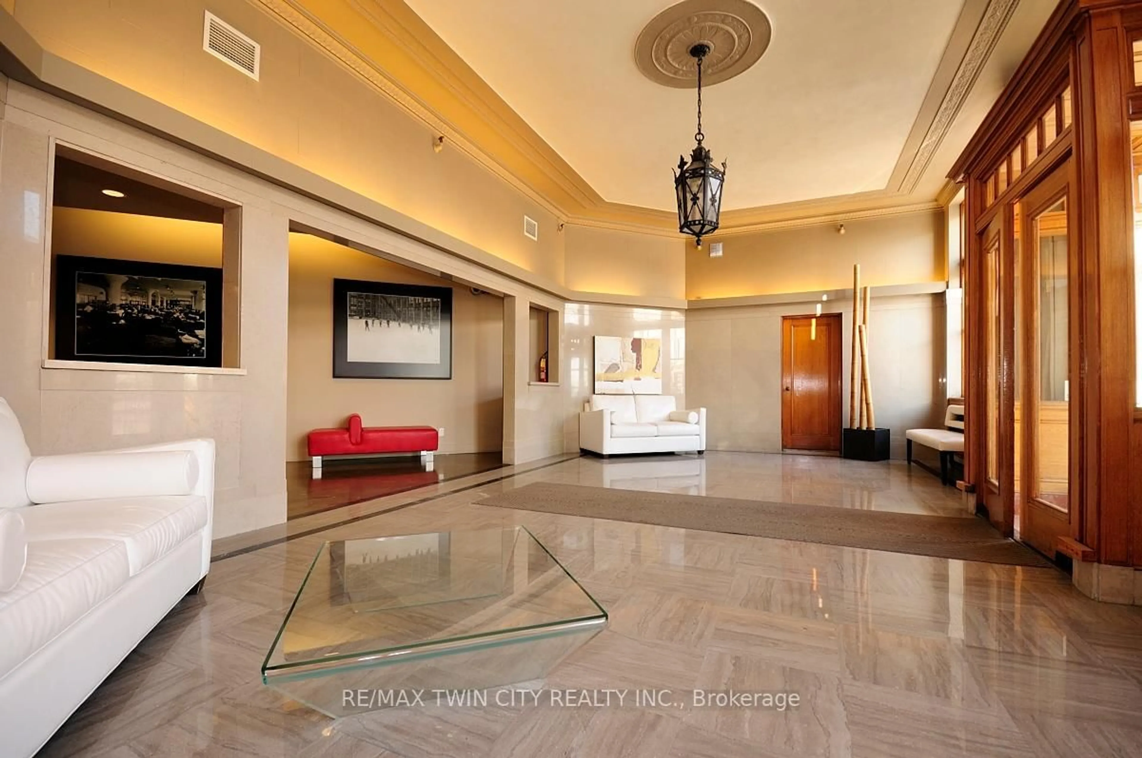 Lobby for 410 King St #608, Kitchener Ontario N2G 1C3