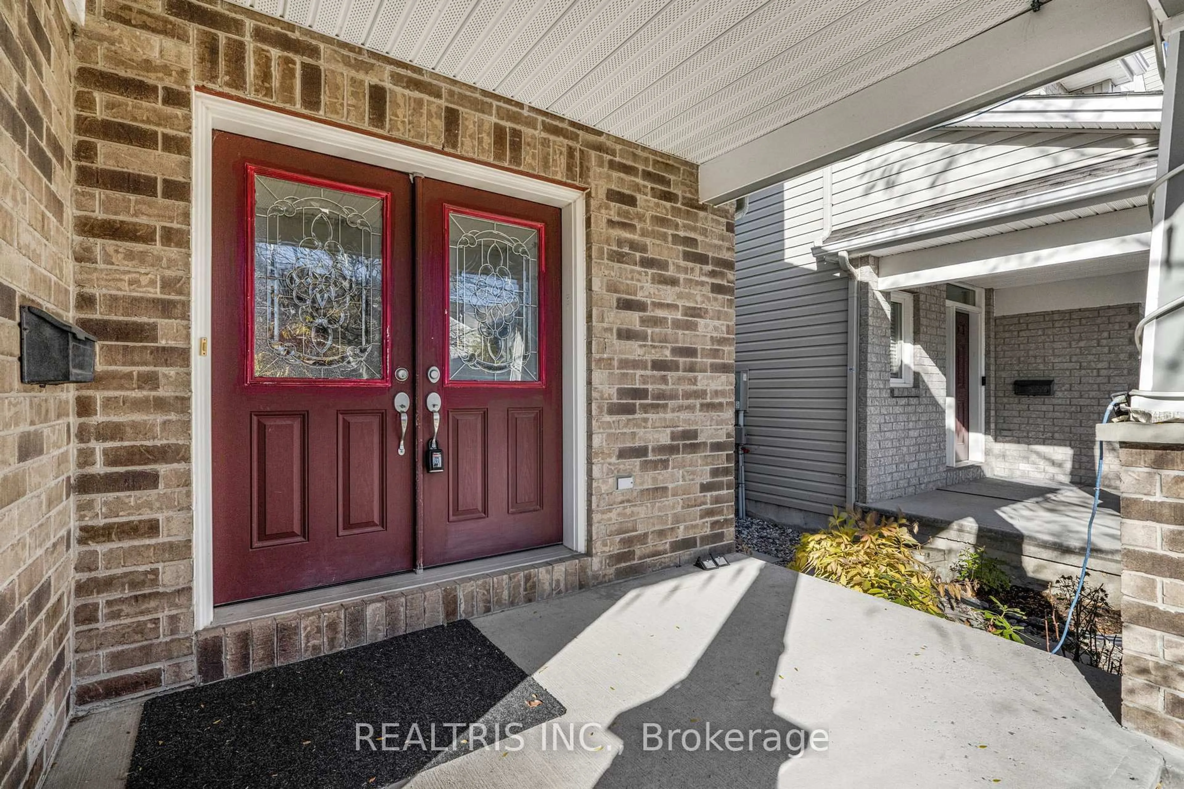 Indoor entryway for 471 Creekview Way, Ottawa Ontario K1T 0J4