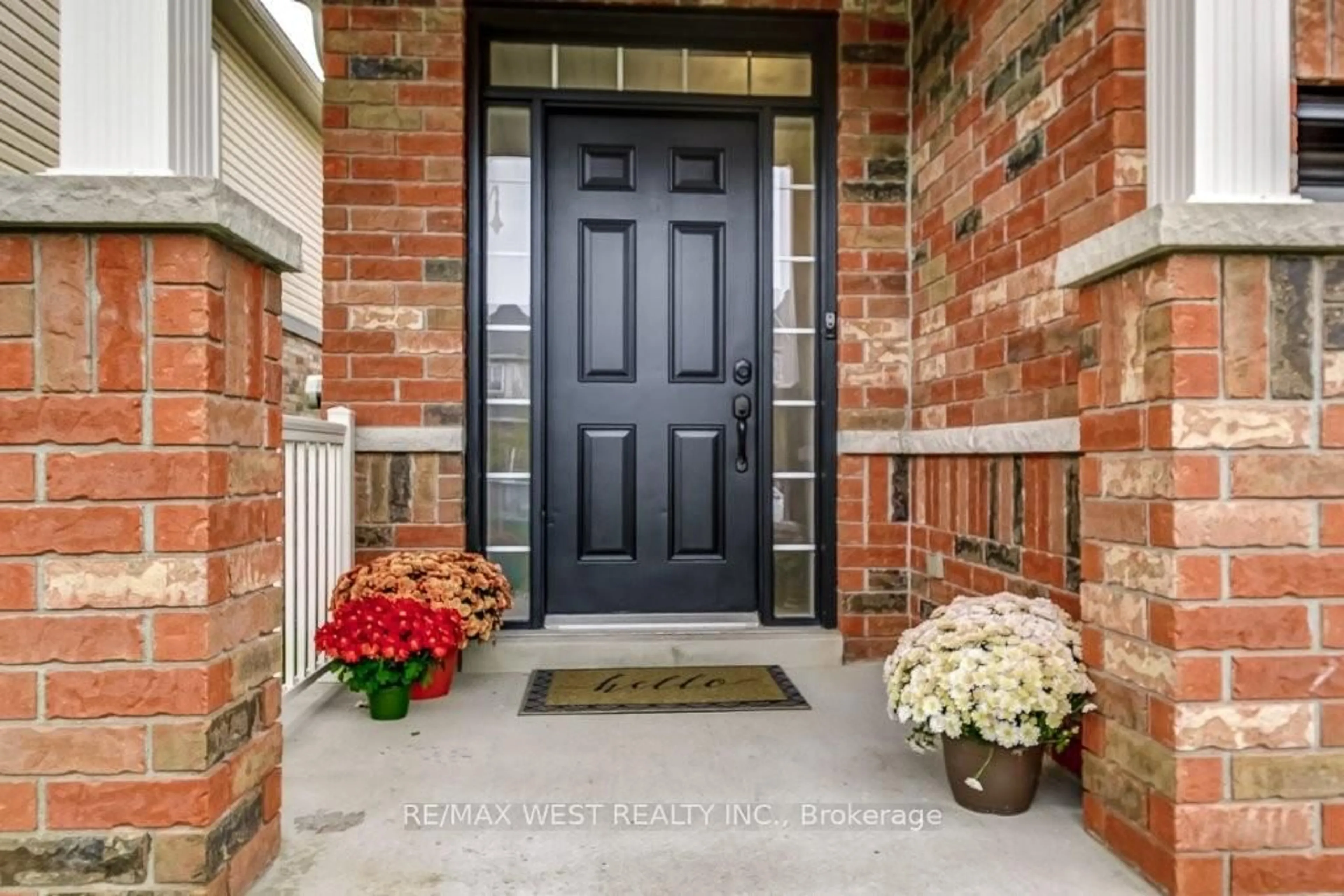 Indoor entryway for 53 Cole St, Hamilton Ontario L8B 0R2