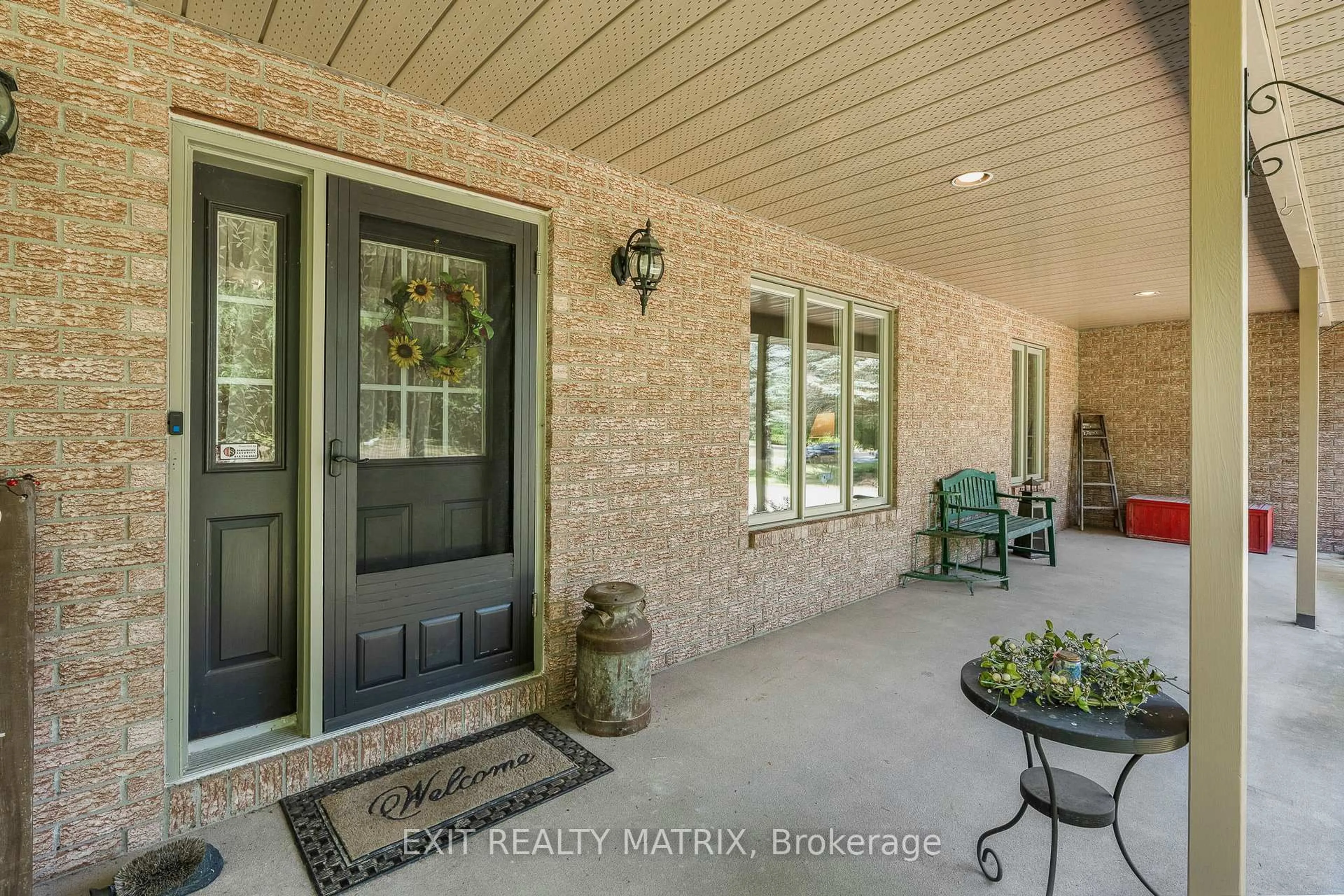 Indoor entryway for 6343 Deermeadow Dr, Ottawa Ontario K4P 1M9