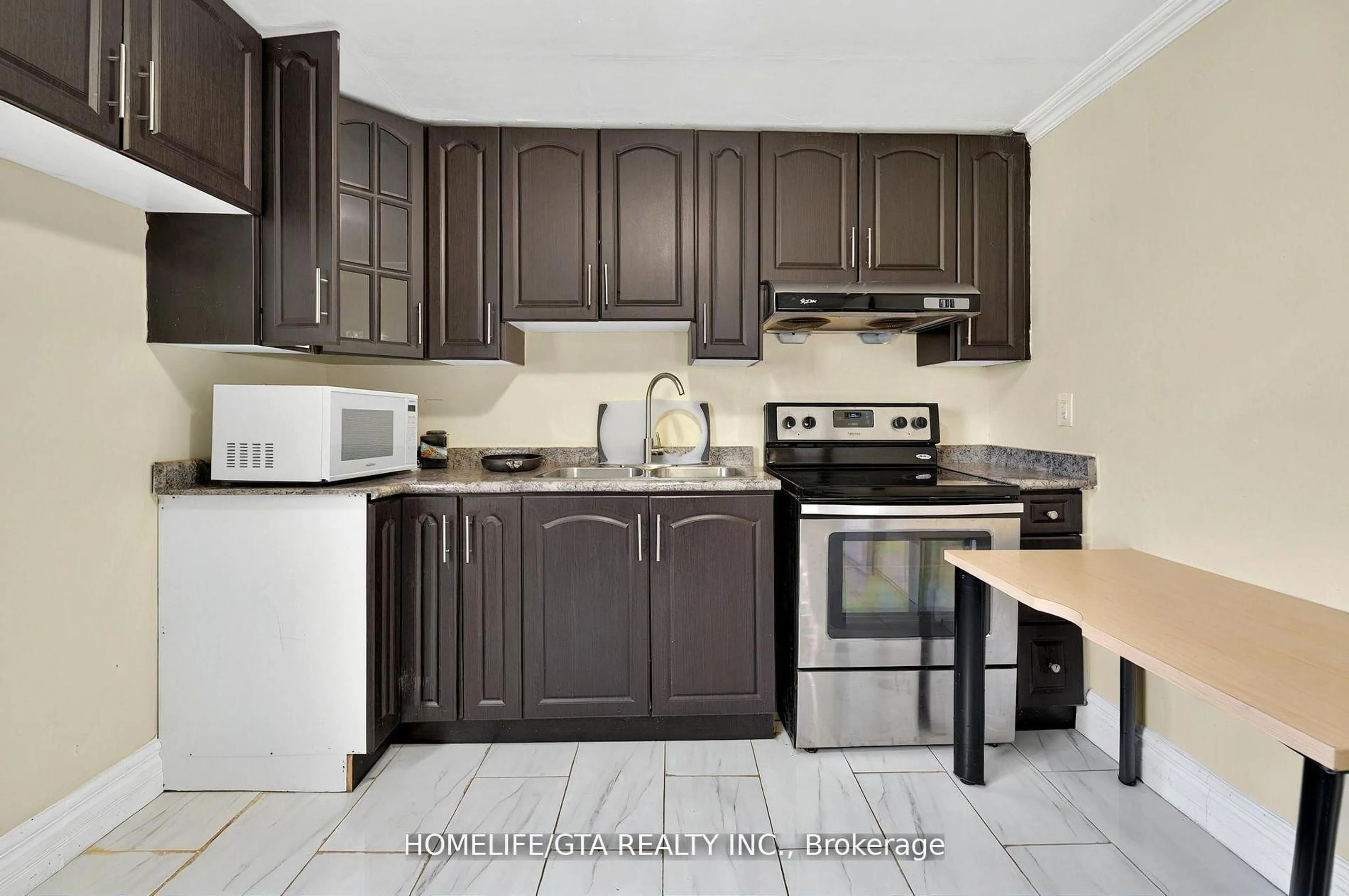 Standard kitchen, unknown for 9334 County Road 2, Hamilton Township Ontario K9A 4J8