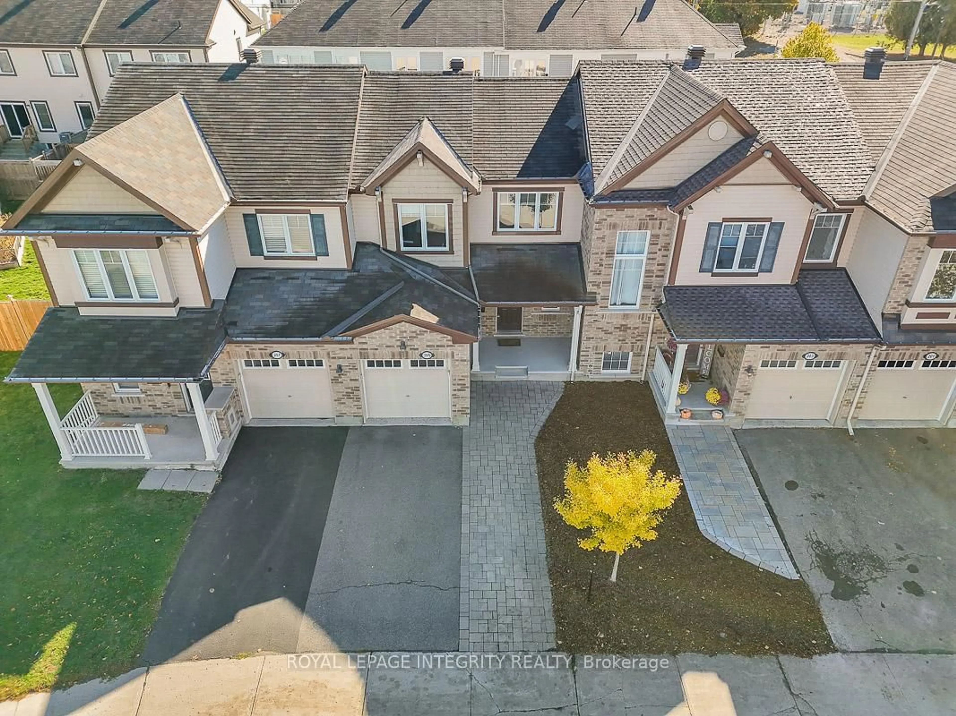 A pic from outside/outdoor area/front of a property/back of a property/a pic from drone, street for 205 Cayman Rd, Stittsville Ontario K2S 0N9