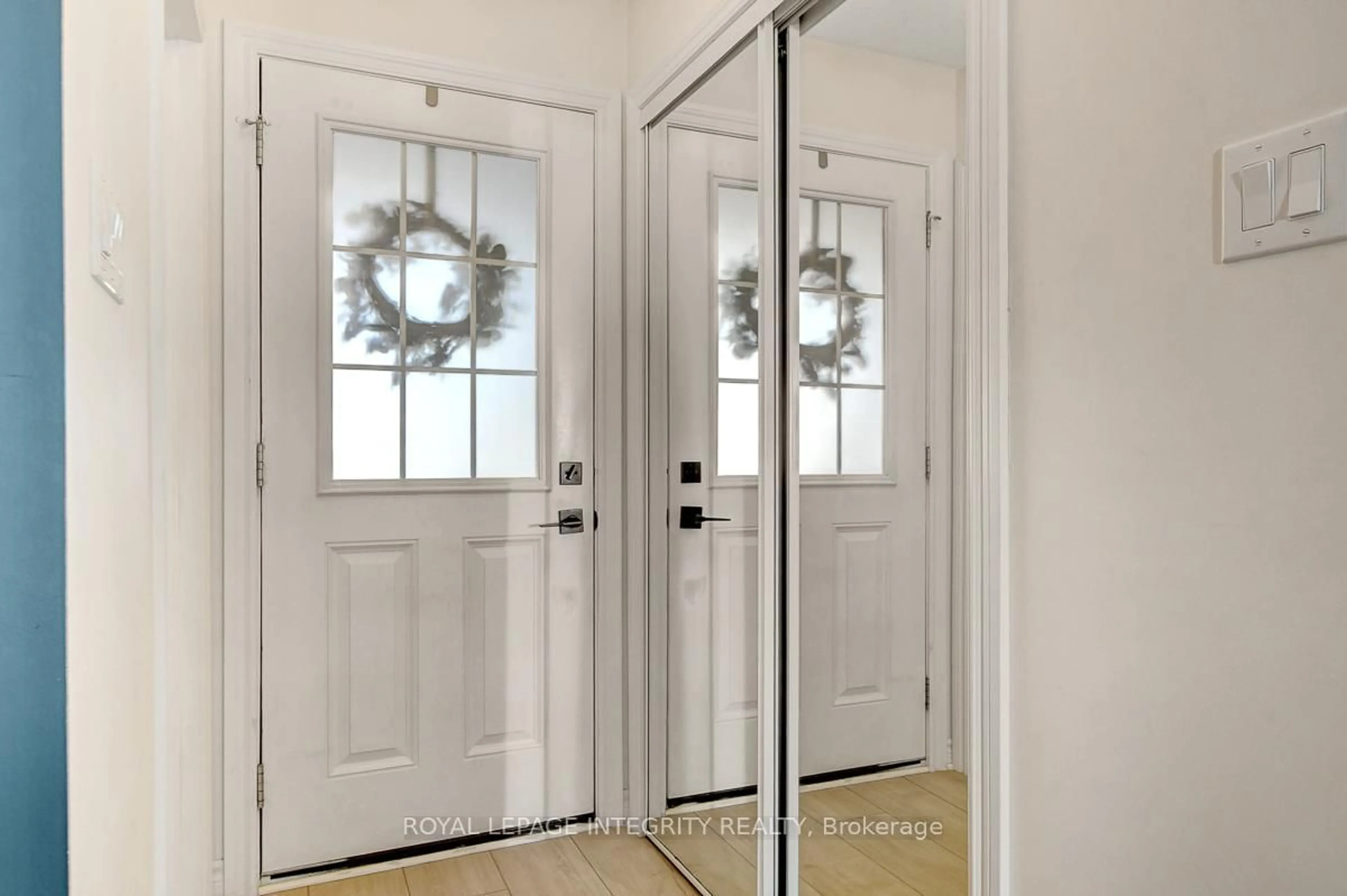 Indoor entryway for 205 Cayman Rd, Stittsville Ontario K2S 0N9